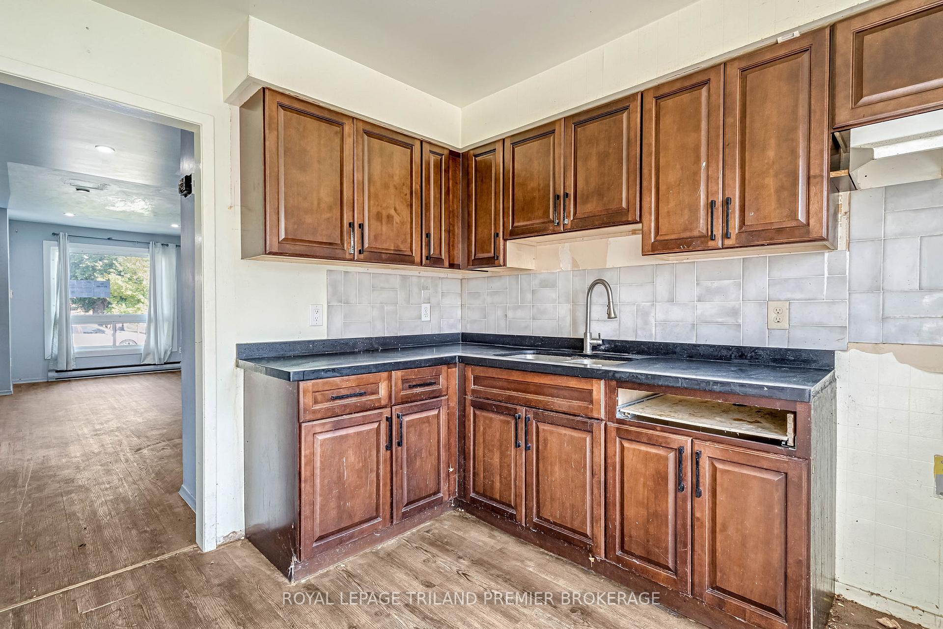 Photo 11 of Unit C, 101 Wellesley Crescent, London, East I — HOMEH