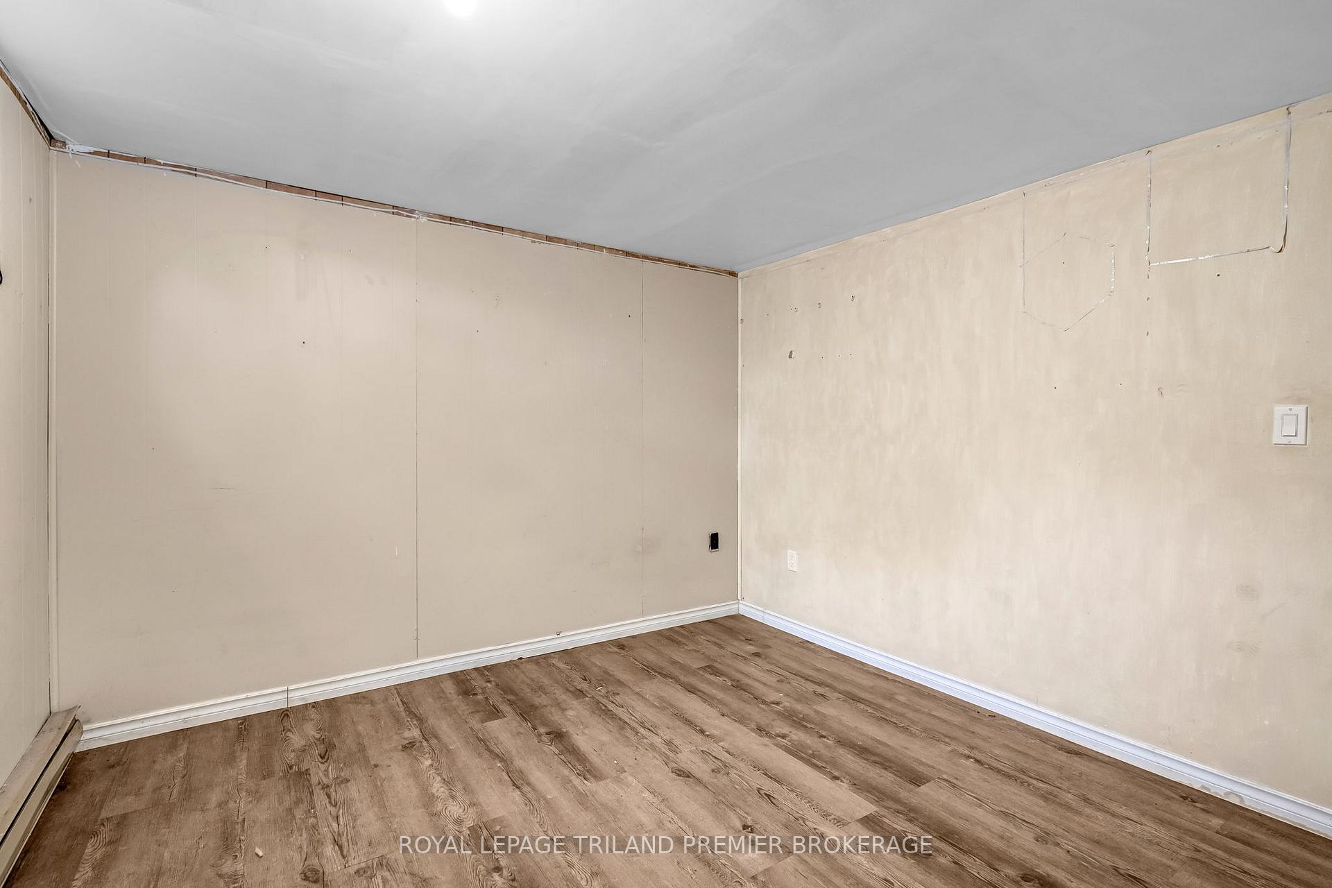 Photo 21 of Unit C, 101 Wellesley Crescent, London, East I — HOMEH