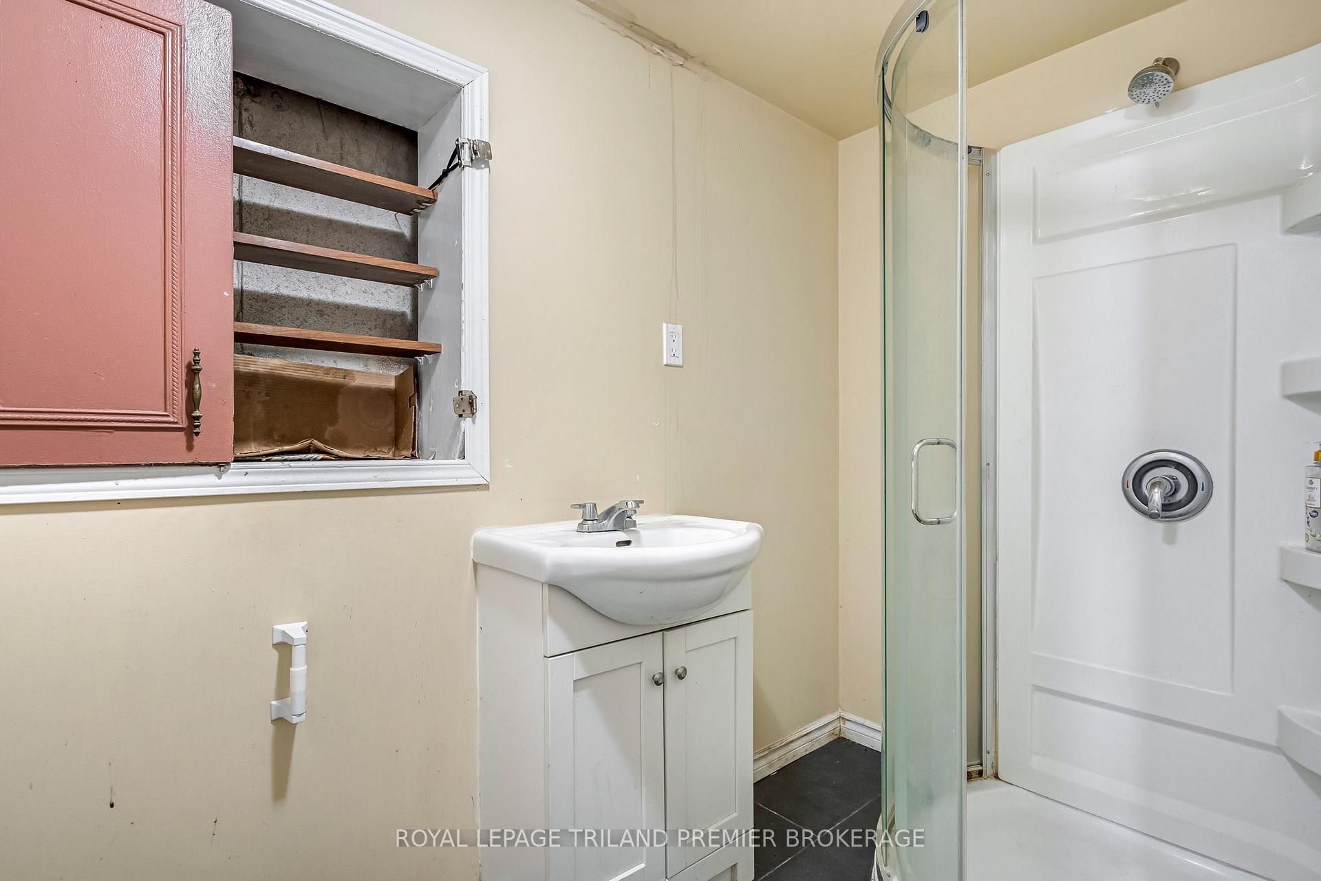 Photo 23 of Unit C, 101 Wellesley Crescent, London, East I — HOMEH