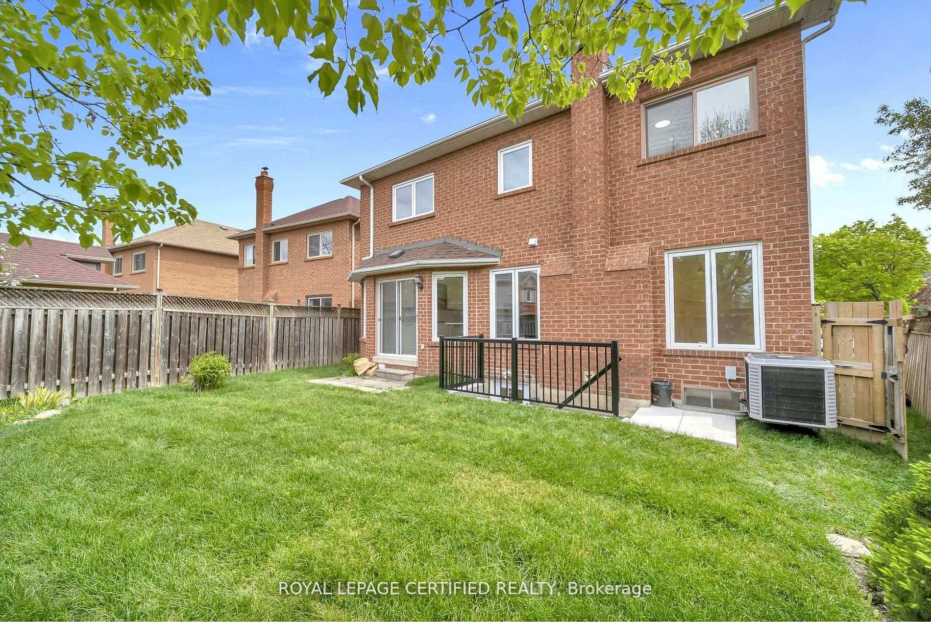 Photo 1 of Unit Lower, 5016 Natkarni Crescent, Mississauga, East Credit — HOMEH
