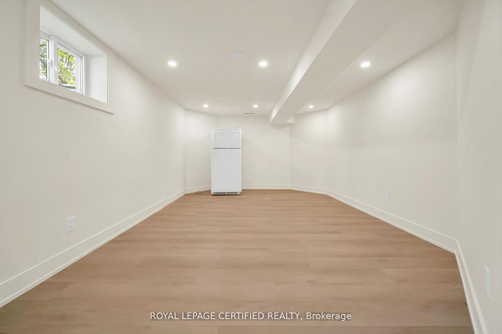 Photo 3 of Unit Lower, 5016 Natkarni Crescent, Mississauga, East Credit — HOMEH