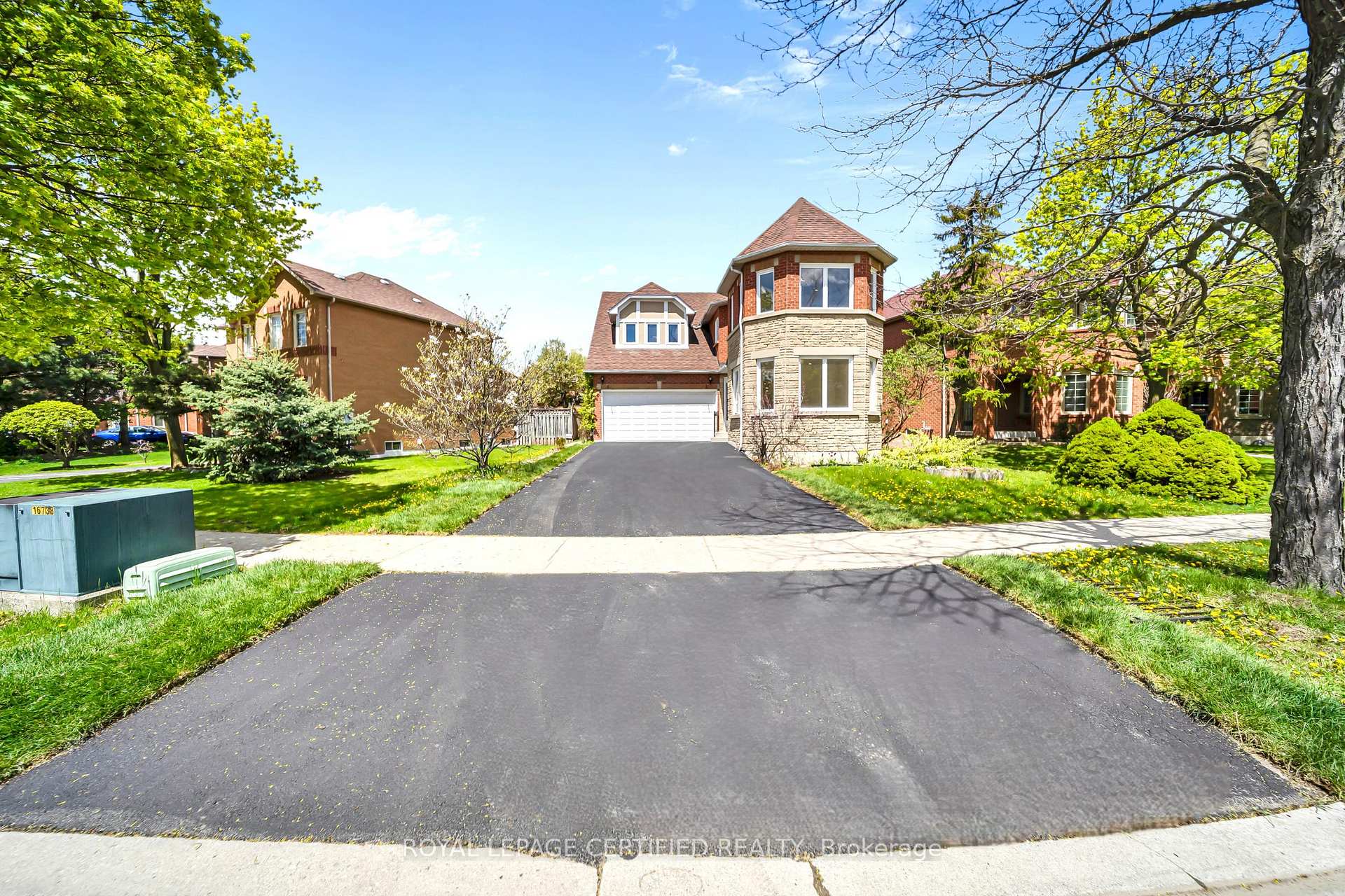Photo 2 of Unit Lower, 5016 Natkarni Crescent, Mississauga, East Credit — HOMEH