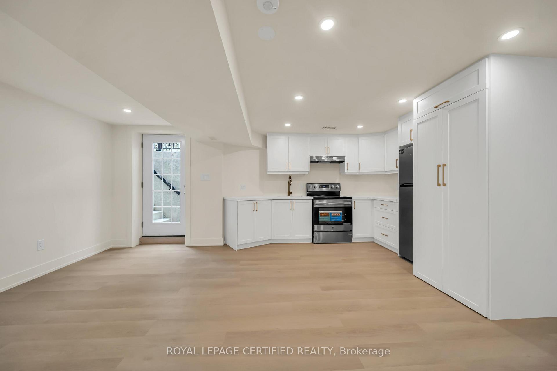 Photo 9 of Unit Lower, 5016 Natkarni Crescent, Mississauga, East Credit — HOMEH