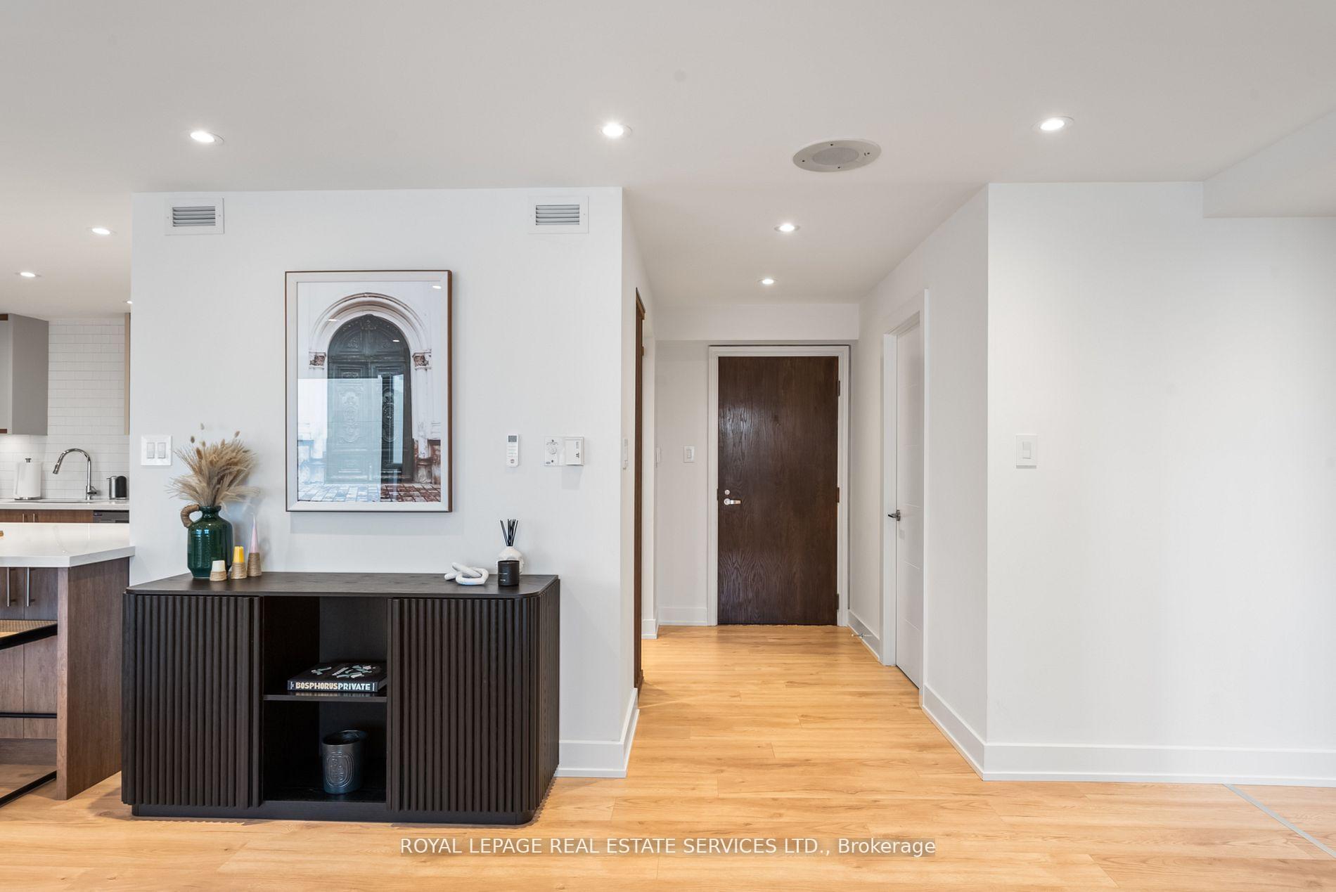Photo 5 of Unit 2008, 175 Cumberland Street, Toronto, The Annex — HOMEH