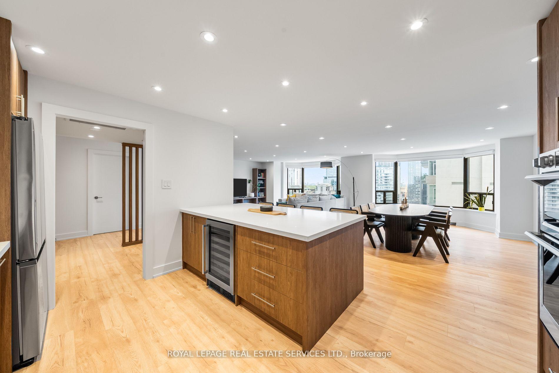 Photo 13 of Unit 2008, 175 Cumberland Street, Toronto, The Annex — HOMEH