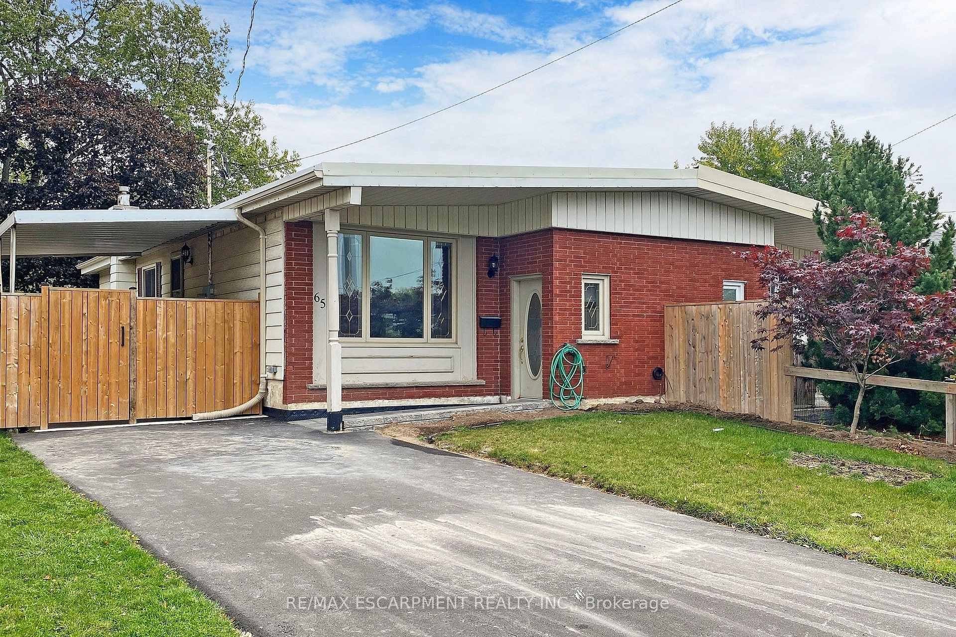 Photo 1 of Unit UPPER, 65 Fielding Crescent, Hamilton, Lawfield — HOMEH