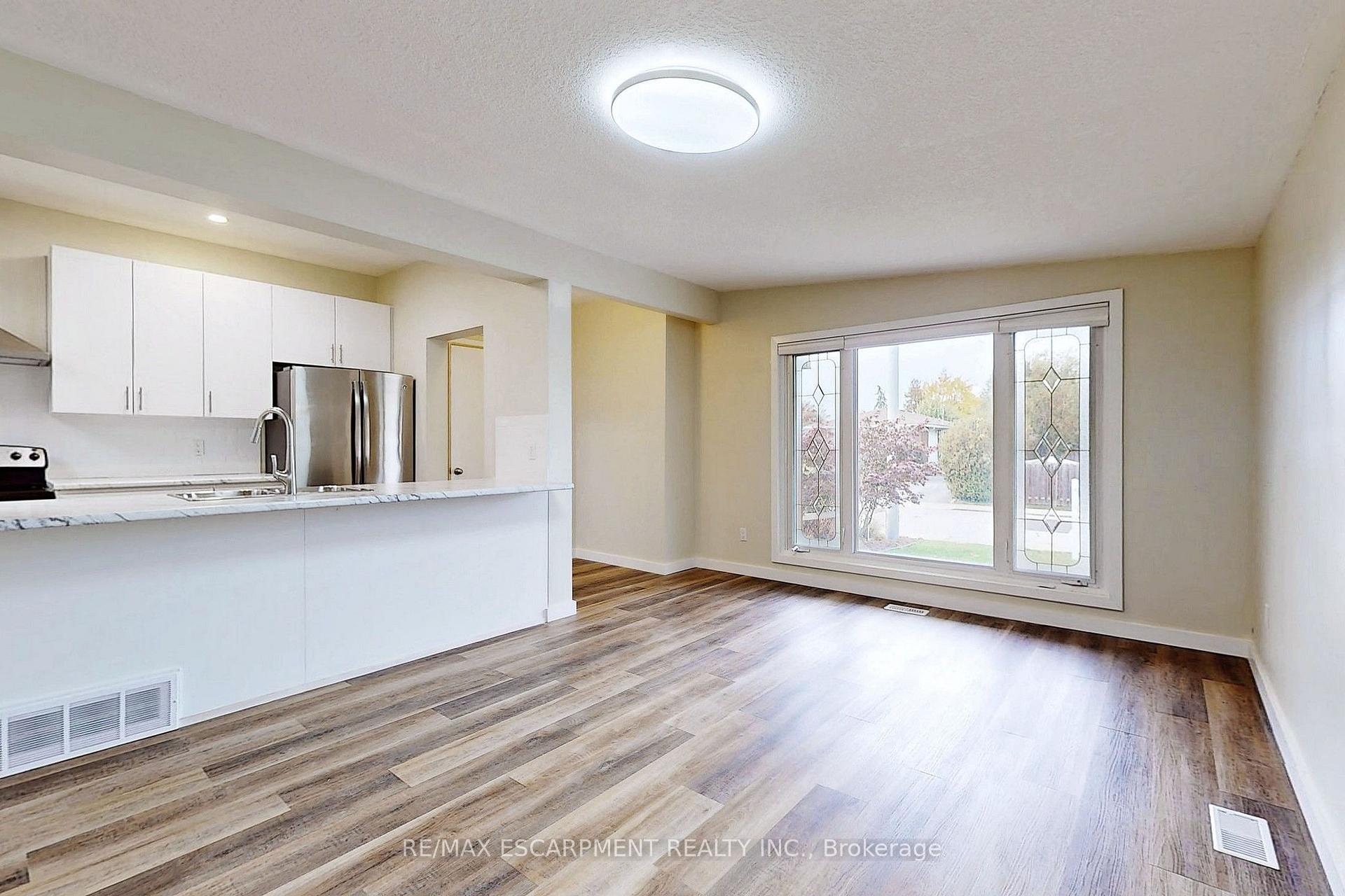 Photo 3 of Unit UPPER, 65 Fielding Crescent, Hamilton, Lawfield — HOMEH