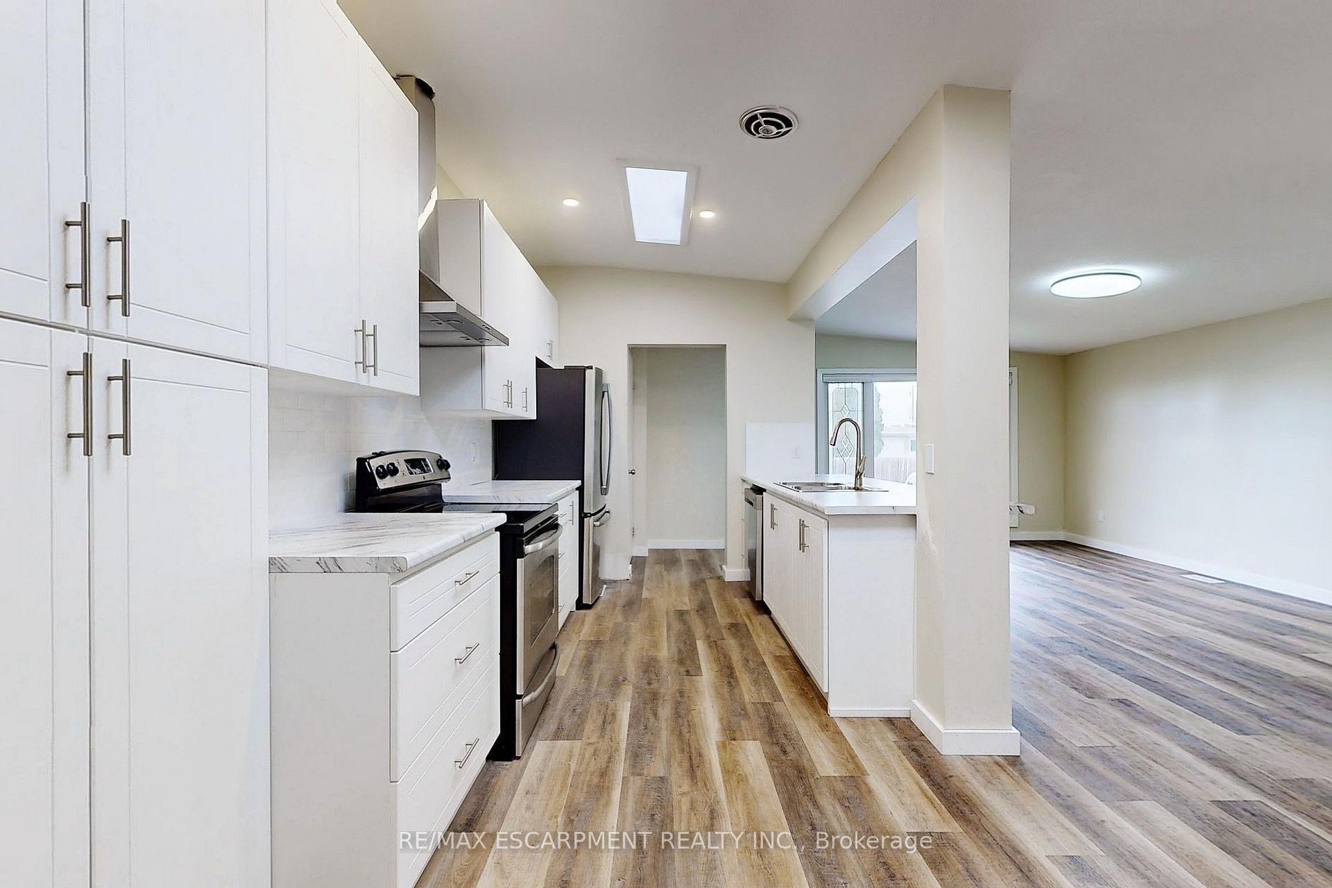 Photo 5 of Unit UPPER, 65 Fielding Crescent, Hamilton, Lawfield — HOMEH