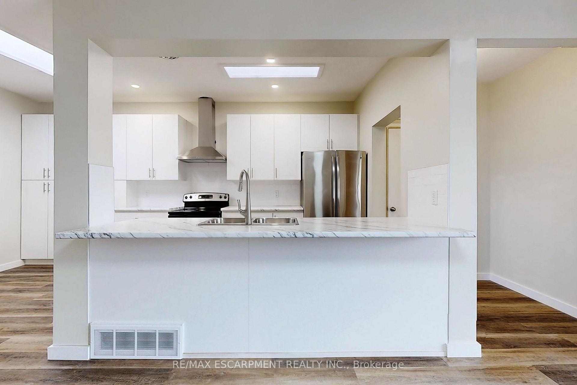 Photo 7 of Unit UPPER, 65 Fielding Crescent, Hamilton, Lawfield — HOMEH