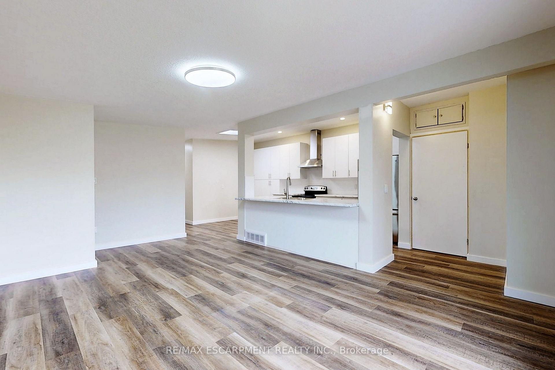 Photo 10 of Unit UPPER, 65 Fielding Crescent, Hamilton, Lawfield — HOMEH