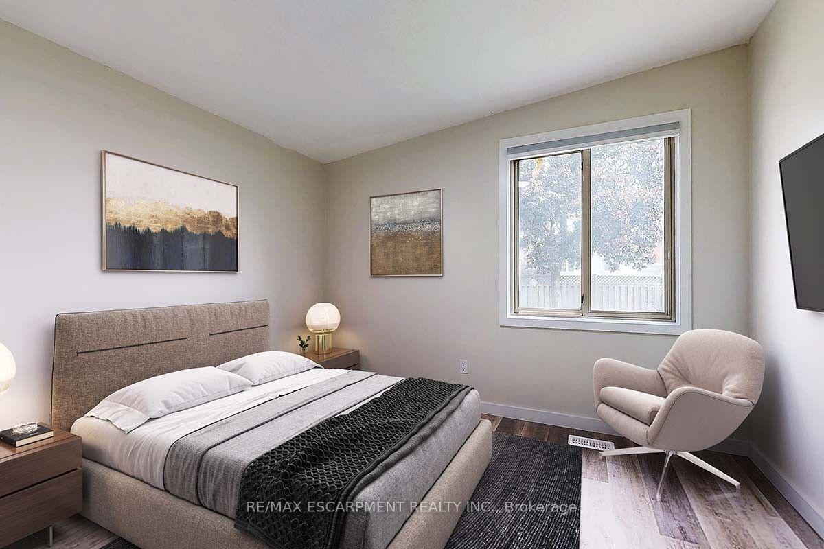 Photo 13 of Unit UPPER, 65 Fielding Crescent, Hamilton, Lawfield — HOMEH