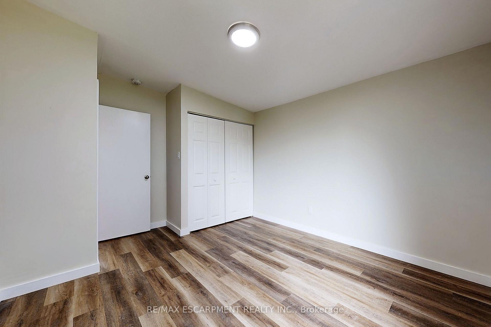Photo 14 of Unit UPPER, 65 Fielding Crescent, Hamilton, Lawfield — HOMEH