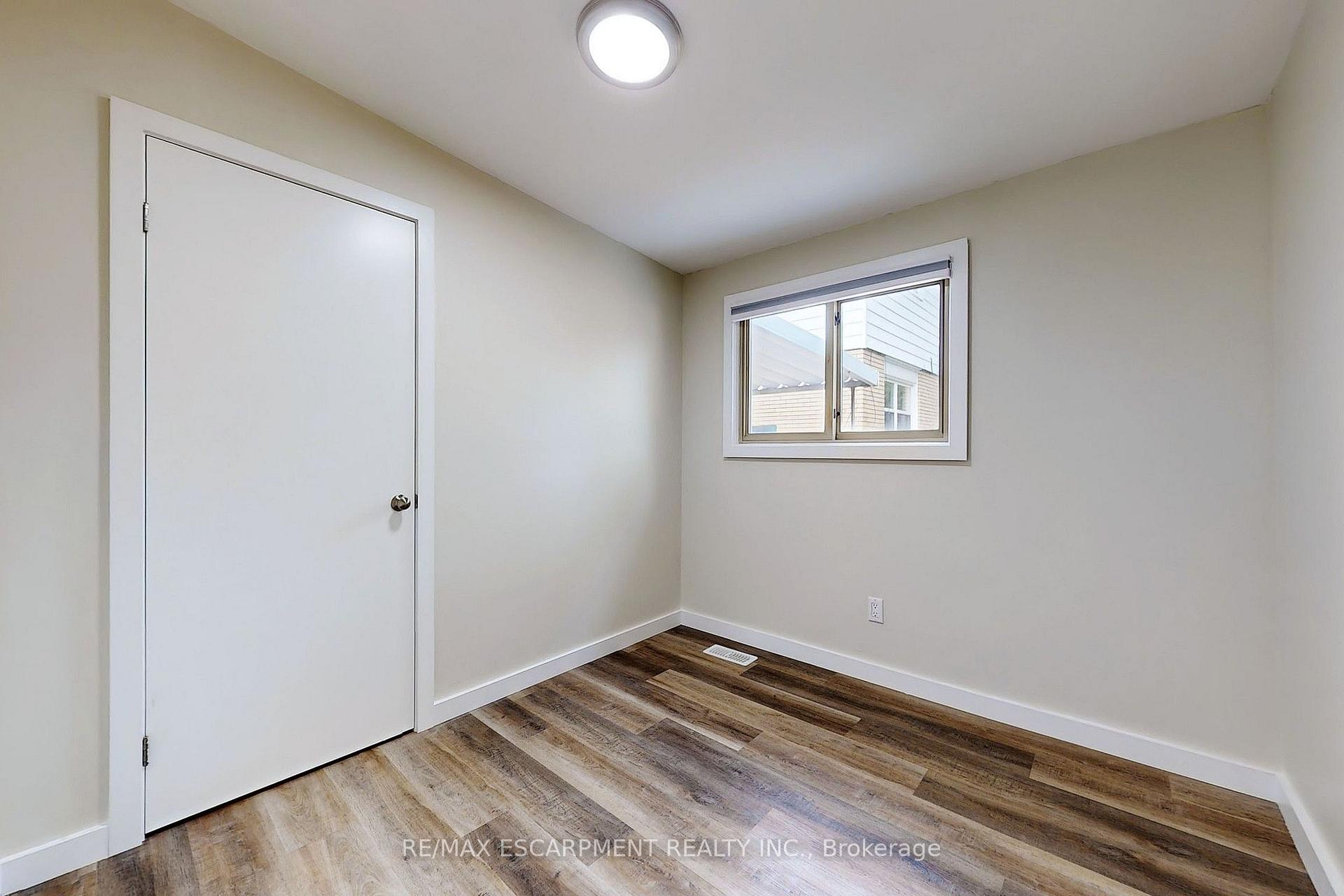 Photo 16 of Unit UPPER, 65 Fielding Crescent, Hamilton, Lawfield — HOMEH