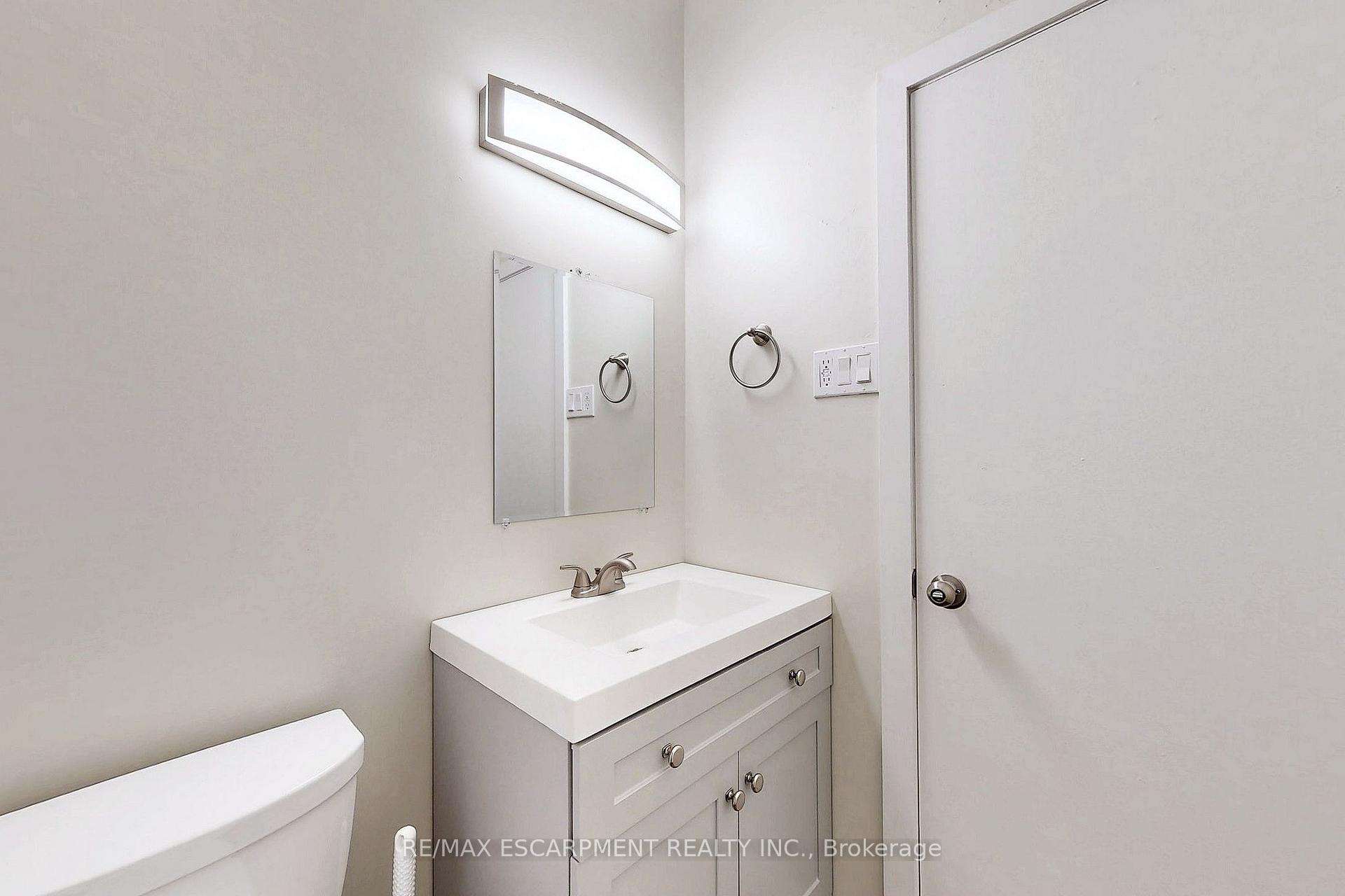 Photo 18 of Unit UPPER, 65 Fielding Crescent, Hamilton, Lawfield — HOMEH
