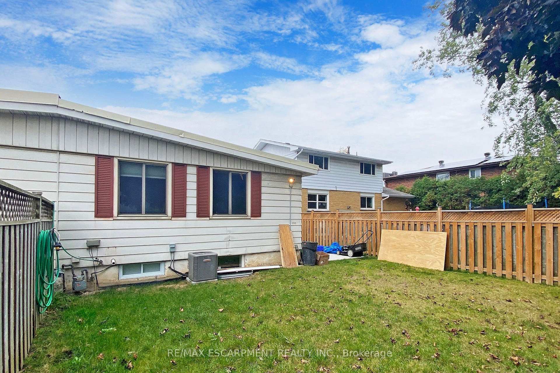 Photo 20 of Unit UPPER, 65 Fielding Crescent, Hamilton, Lawfield — HOMEH