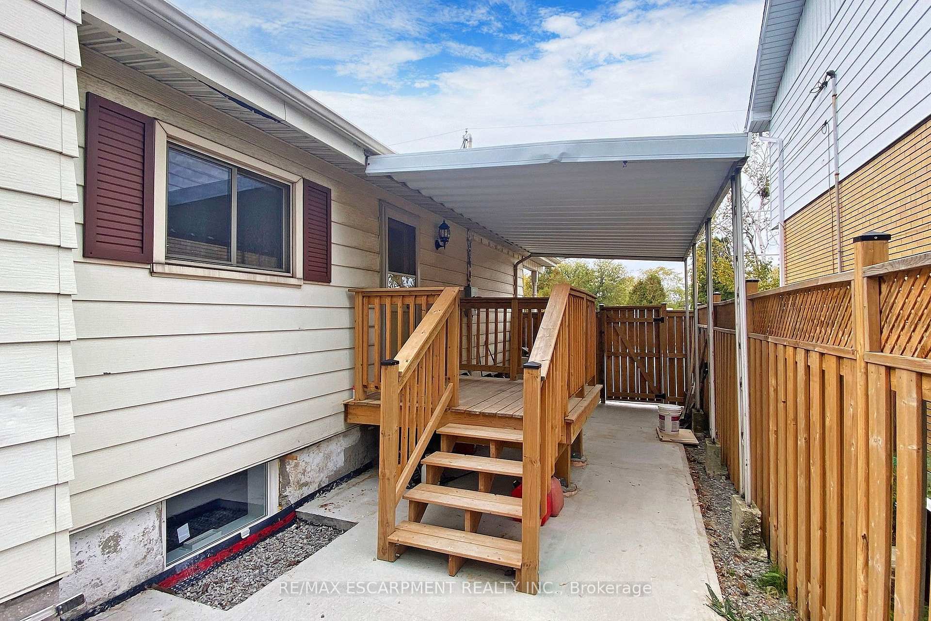 Photo 22 of Unit UPPER, 65 Fielding Crescent, Hamilton, Lawfield — HOMEH