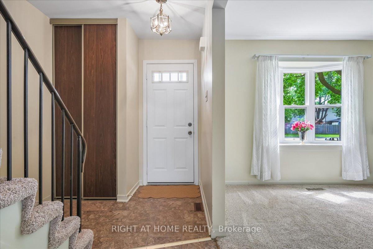 Photo 4 of Unit 2, 1020 Central Park Drive, Brampton, Northgate — HOMEH
