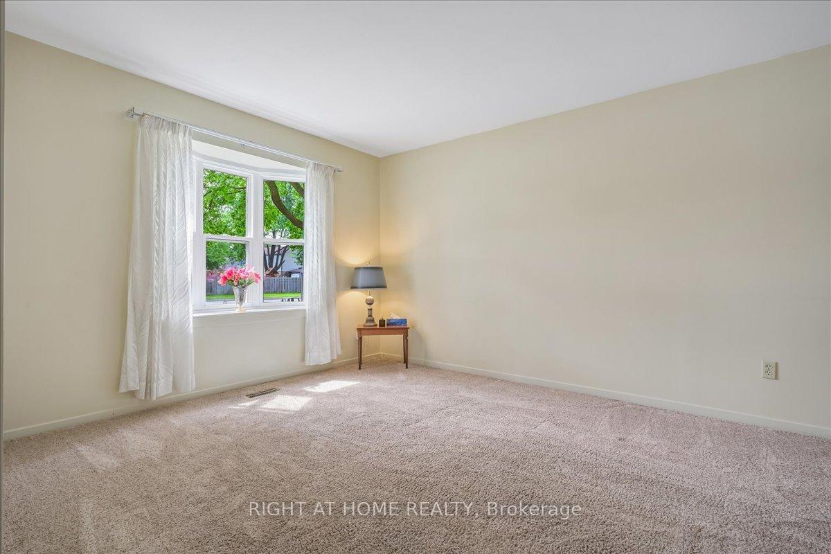 Photo 6 of Unit 2, 1020 Central Park Drive, Brampton, Northgate — HOMEH
