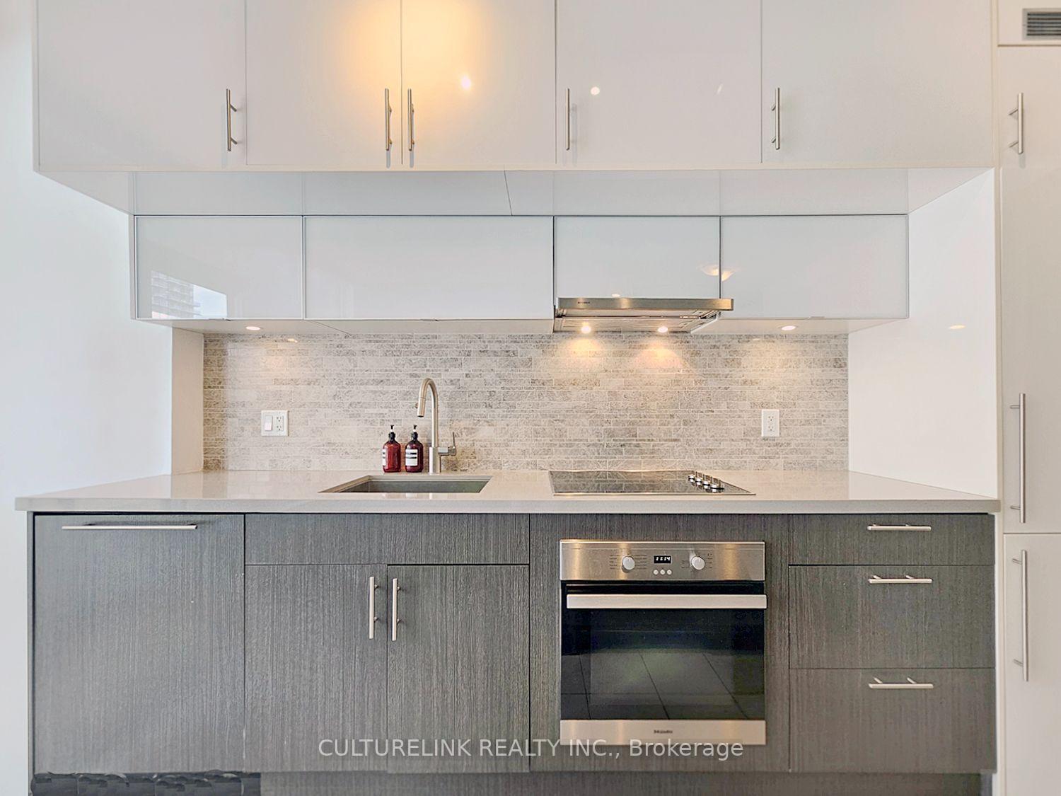 Photo 4 of Unit 1712, 8 Mercer Street, Toronto, Waterfront Communities — HOMEH