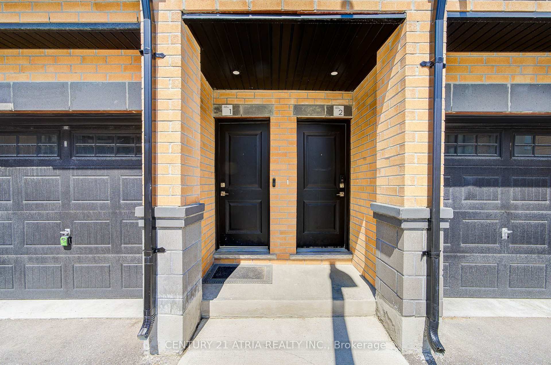 Photo 4 of Unit 18, 1 Bond Crescent, Richmond Hill, Oak Ridges — HOMEH