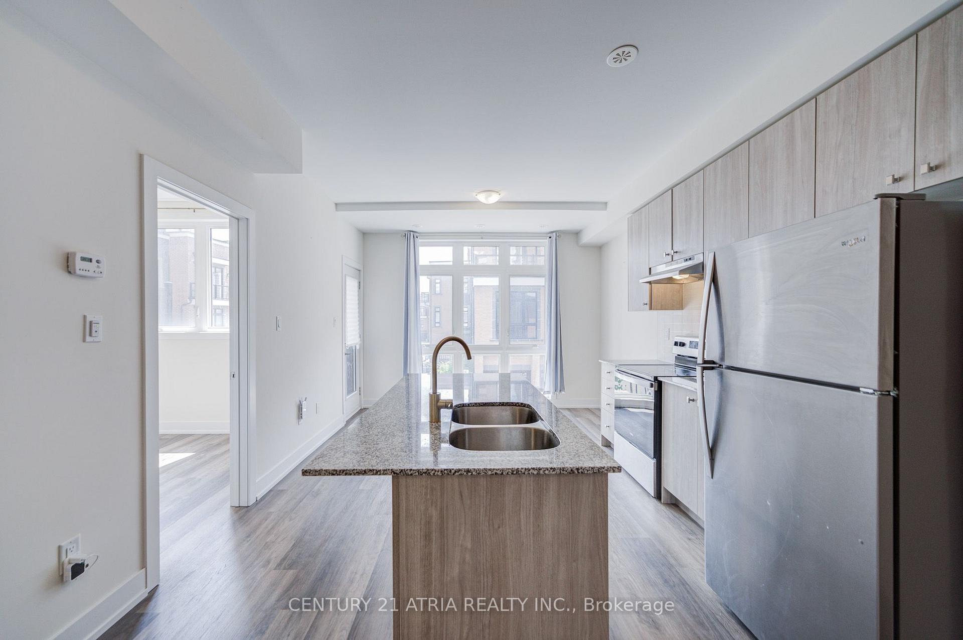 Photo 8 of Unit 18, 1 Bond Crescent, Richmond Hill, Oak Ridges — HOMEH