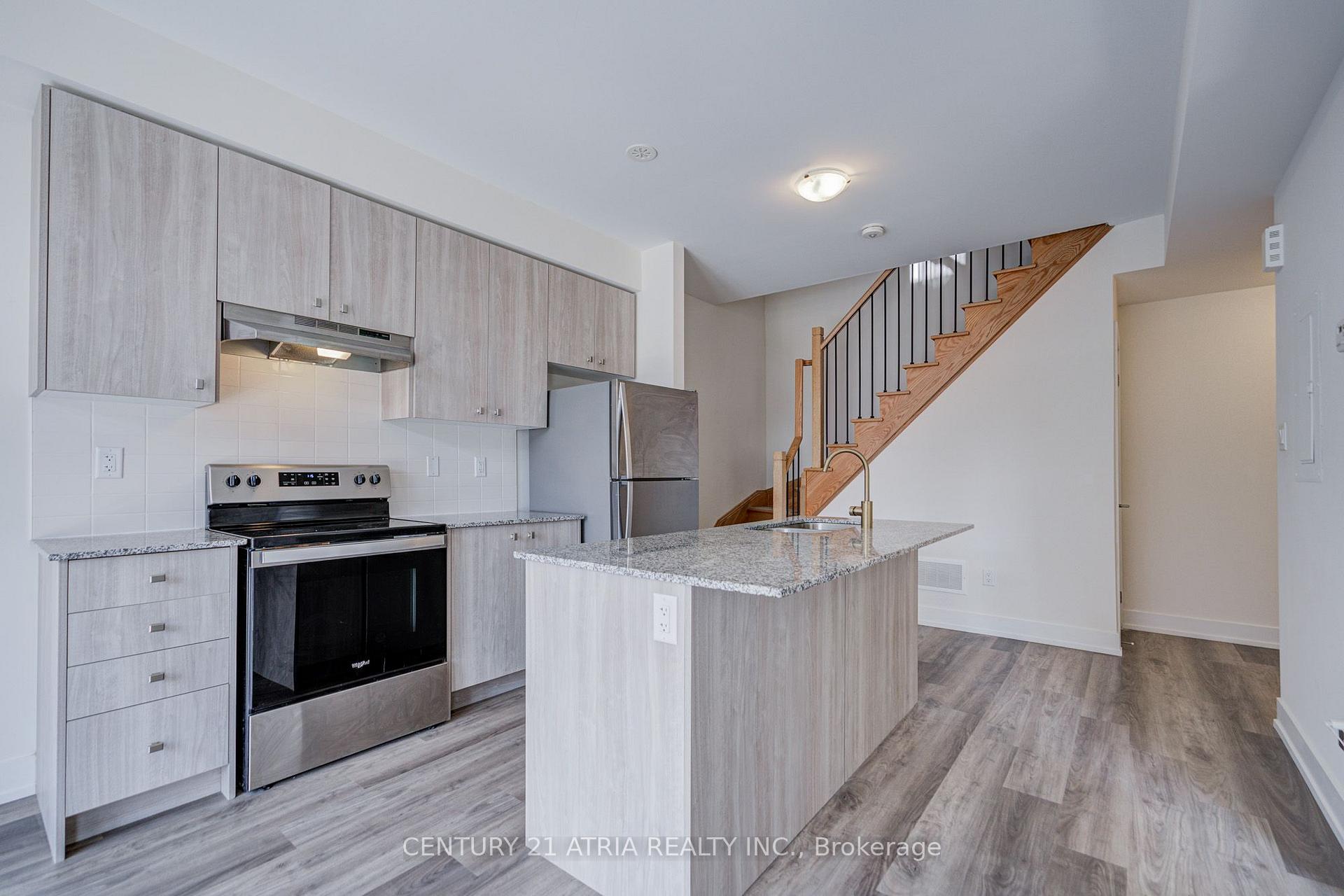 Photo 11 of Unit 18, 1 Bond Crescent, Richmond Hill, Oak Ridges — HOMEH