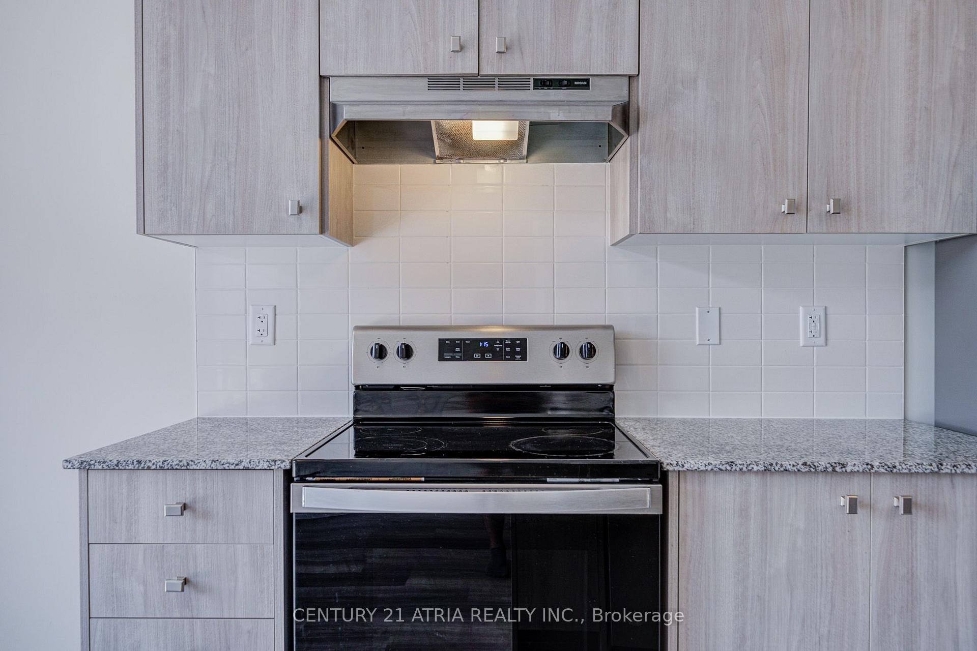 Photo 12 of Unit 18, 1 Bond Crescent, Richmond Hill, Oak Ridges — HOMEH