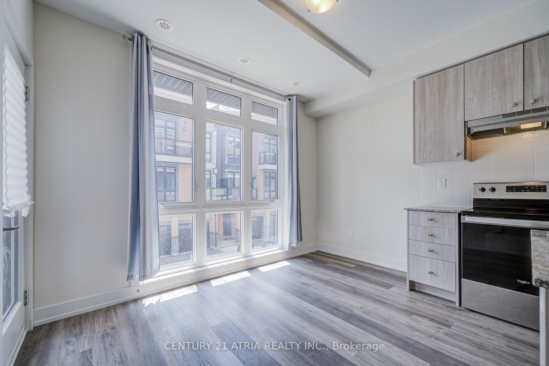 Photo 14 of Unit 18, 1 Bond Crescent, Richmond Hill, Oak Ridges — HOMEH