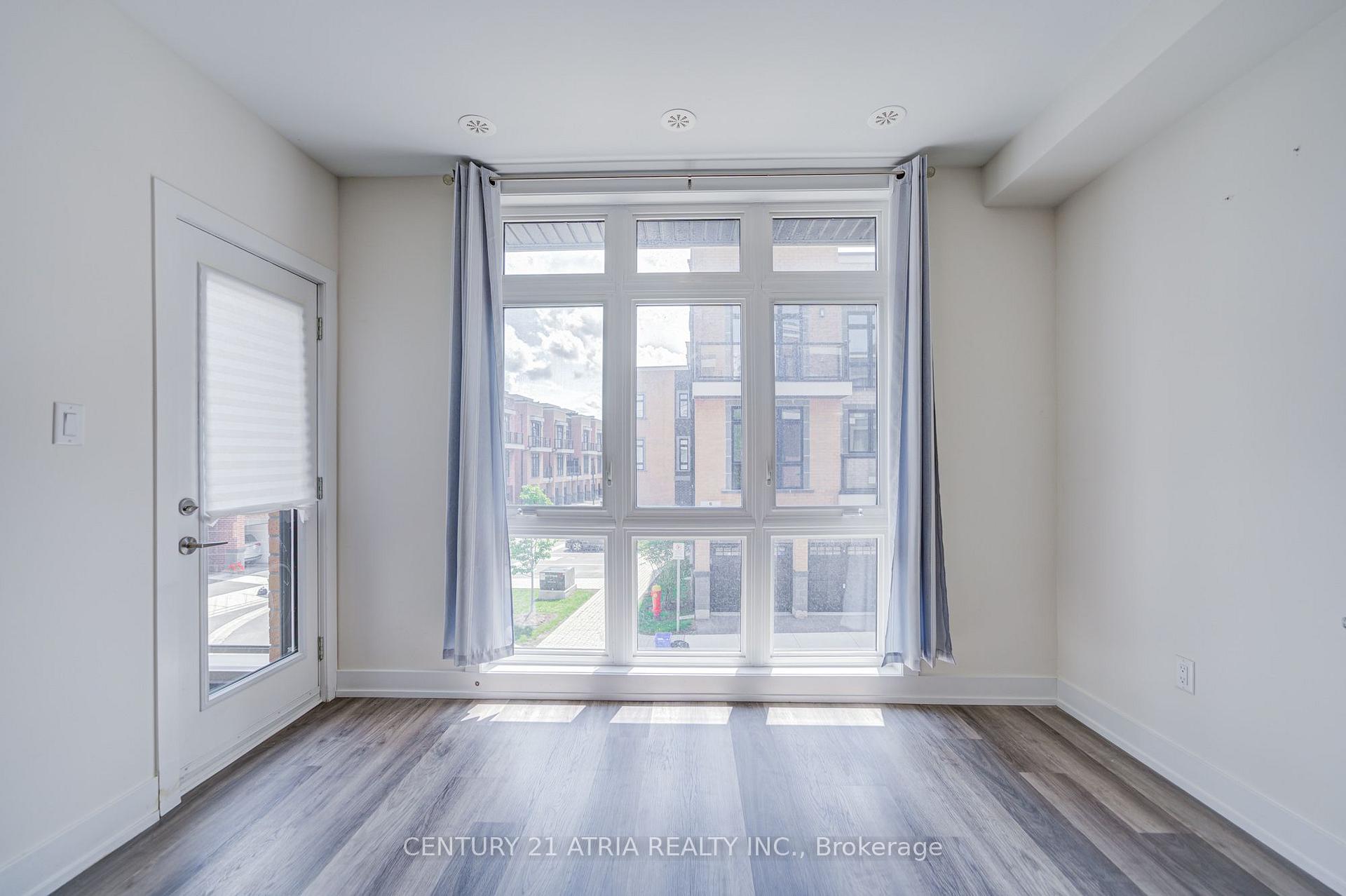 Photo 15 of Unit 18, 1 Bond Crescent, Richmond Hill, Oak Ridges — HOMEH