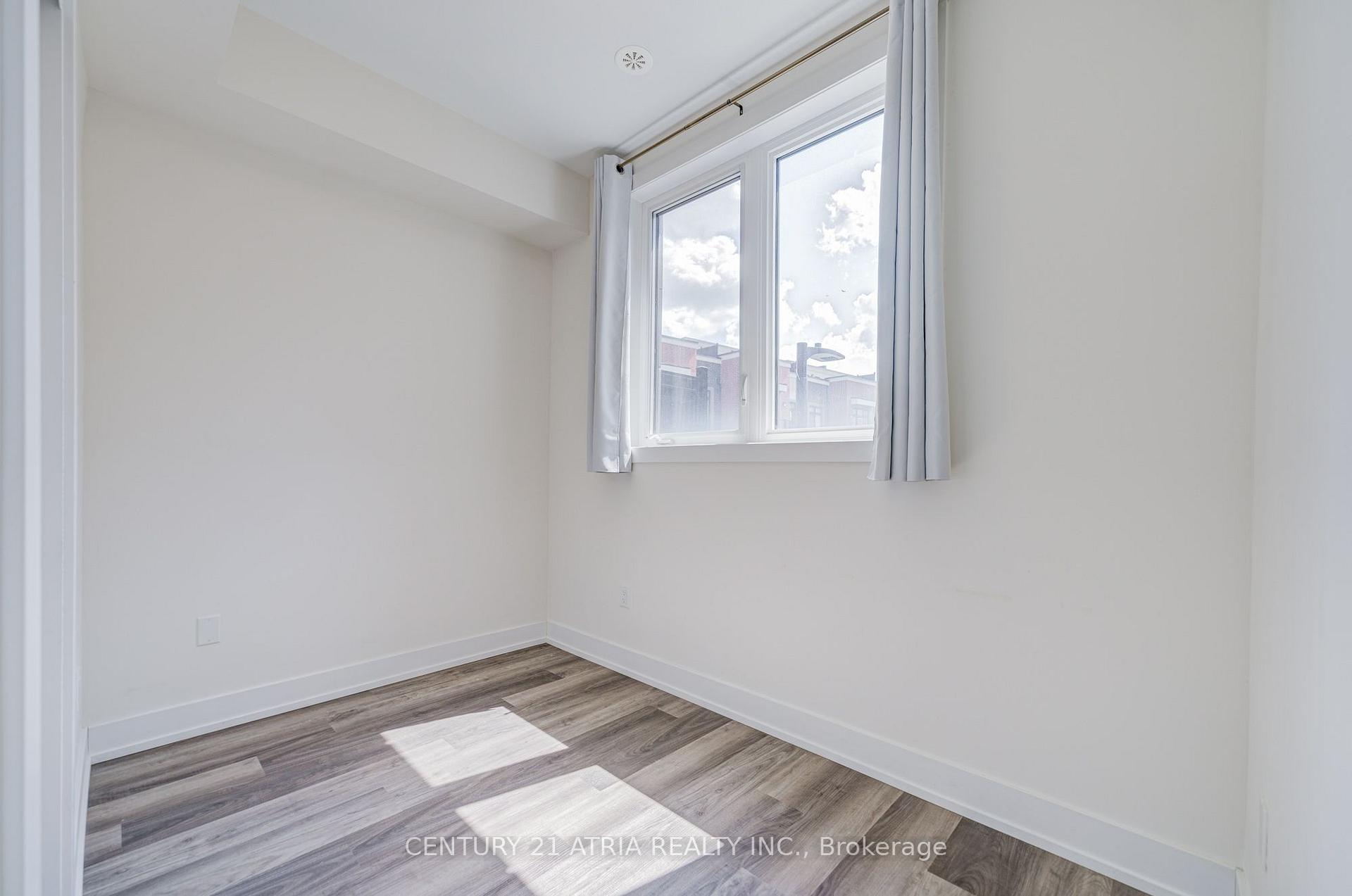 Photo 18 of Unit 18, 1 Bond Crescent, Richmond Hill, Oak Ridges — HOMEH