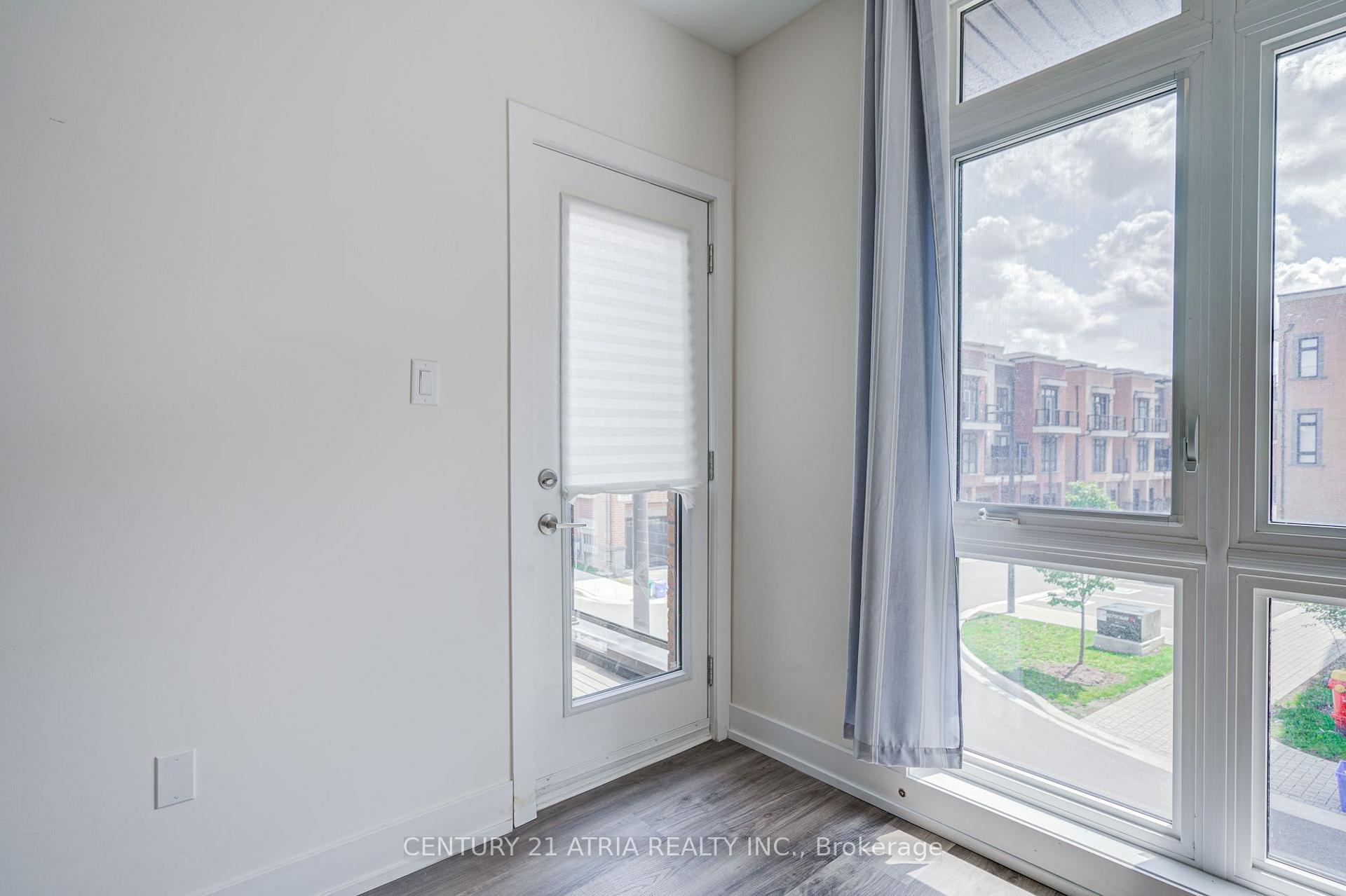 Photo 21 of Unit 18, 1 Bond Crescent, Richmond Hill, Oak Ridges — HOMEH