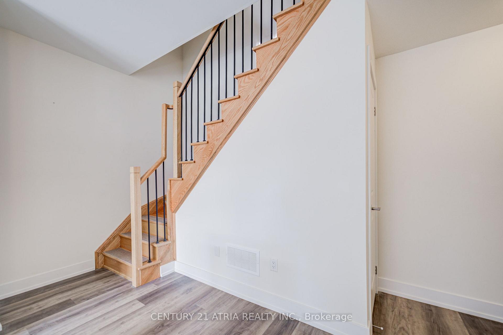 Photo 25 of Unit 18, 1 Bond Crescent, Richmond Hill, Oak Ridges — HOMEH