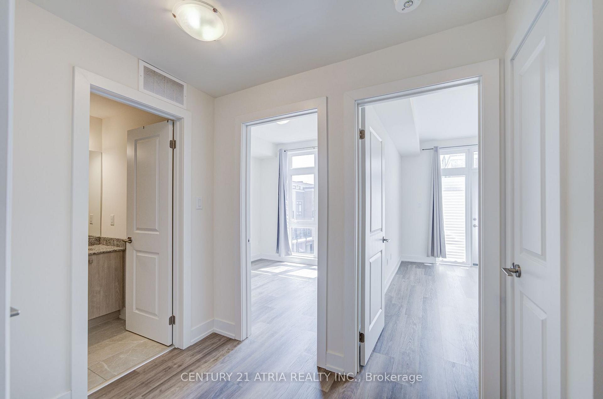 Photo 27 of Unit 18, 1 Bond Crescent, Richmond Hill, Oak Ridges — HOMEH