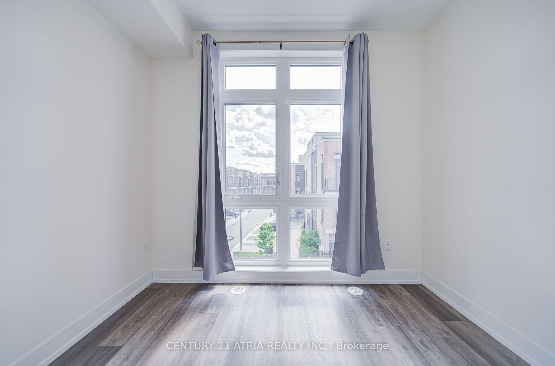 Photo 30 of Unit 18, 1 Bond Crescent, Richmond Hill, Oak Ridges — HOMEH