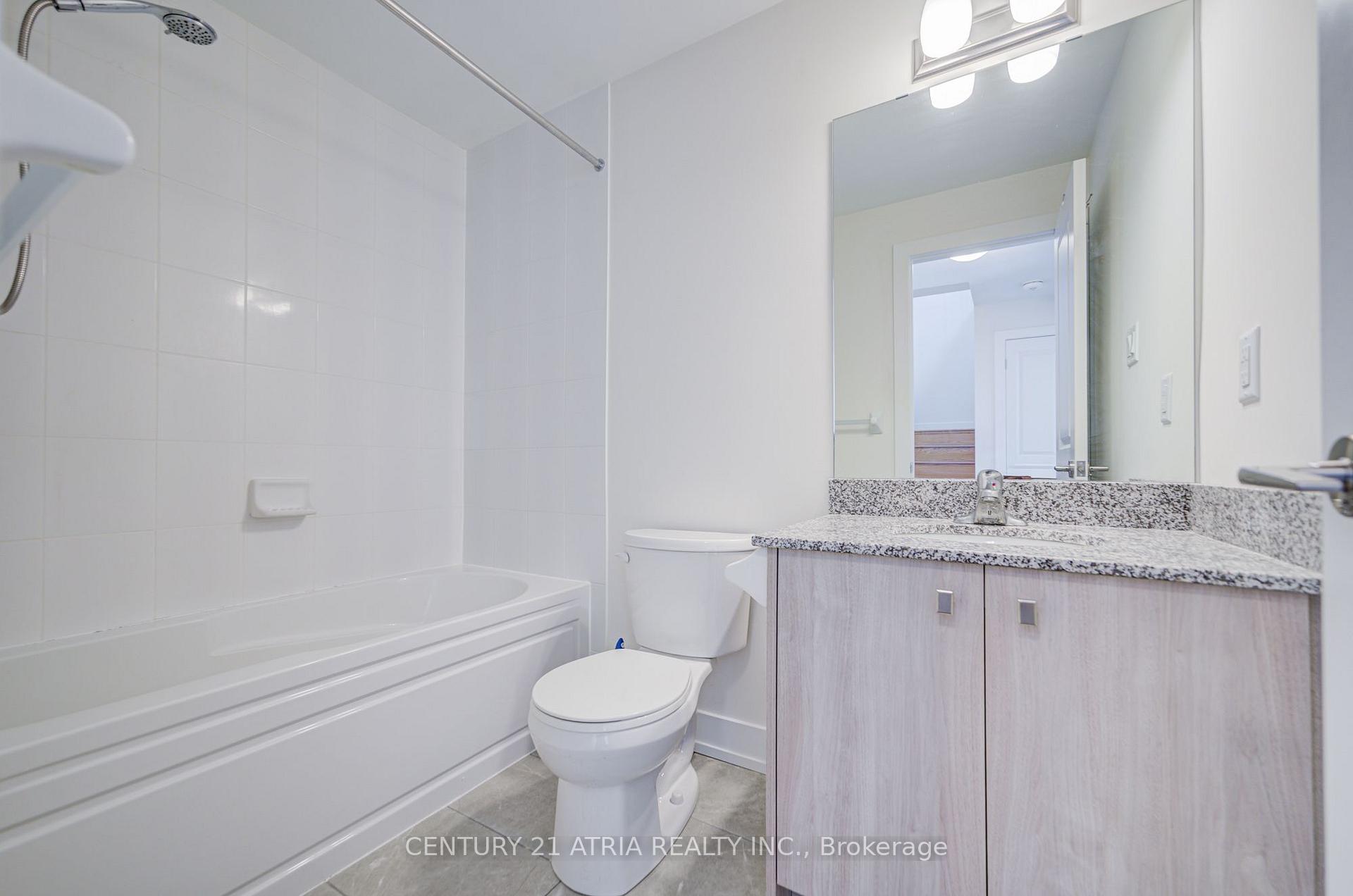 Photo 32 of Unit 18, 1 Bond Crescent, Richmond Hill, Oak Ridges — HOMEH