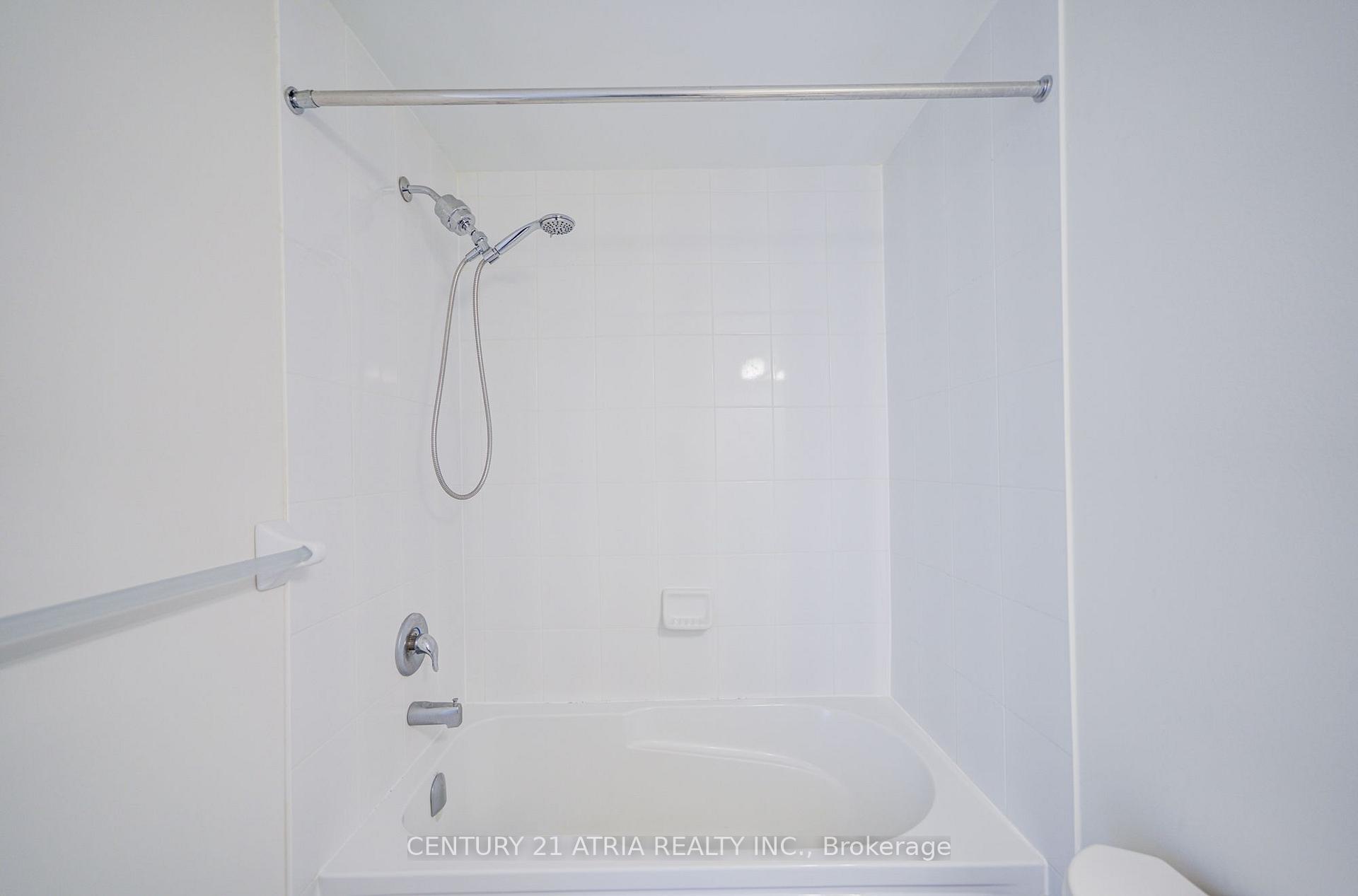 Photo 33 of Unit 18, 1 Bond Crescent, Richmond Hill, Oak Ridges — HOMEH