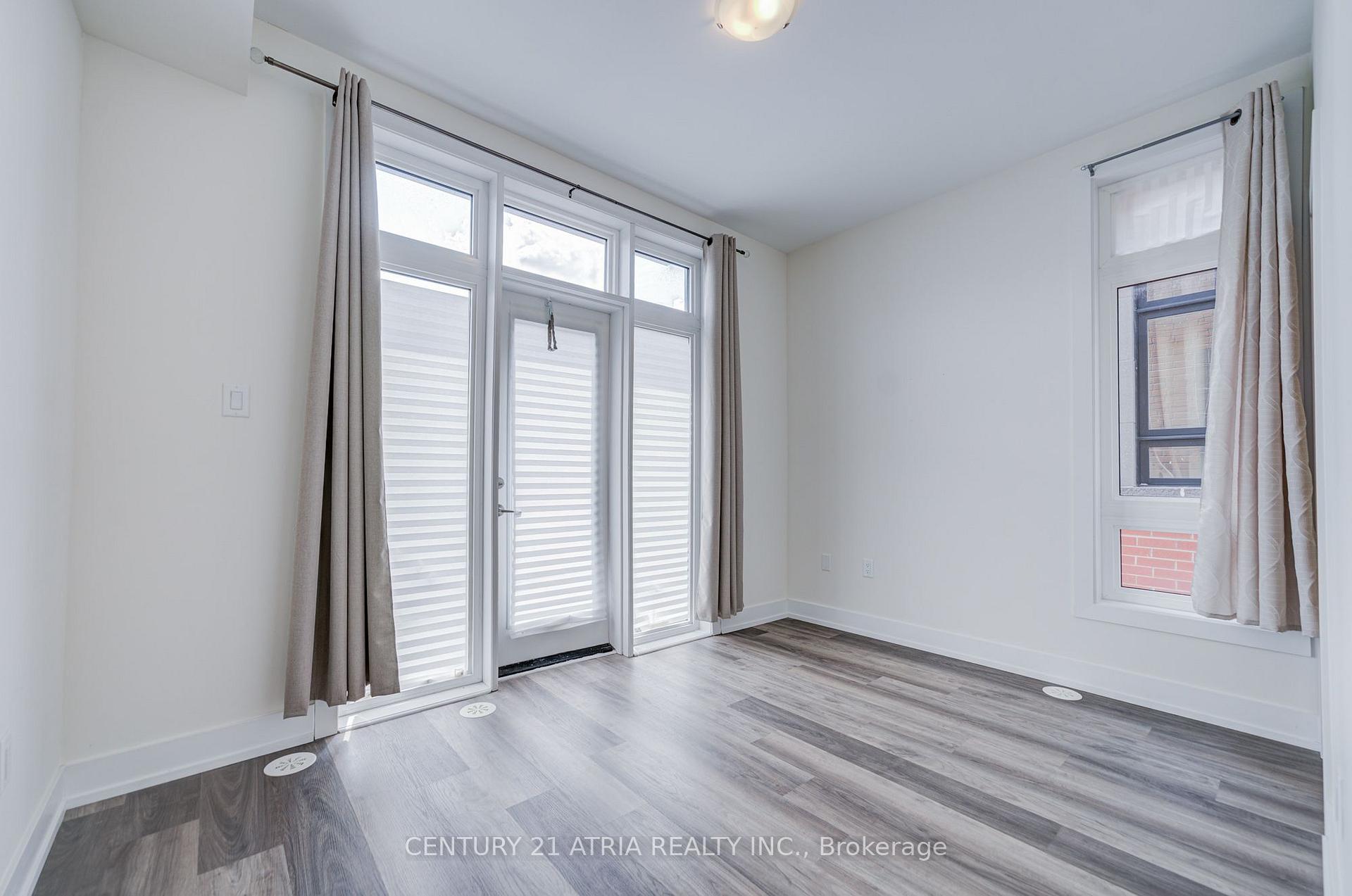 Photo 35 of Unit 18, 1 Bond Crescent, Richmond Hill, Oak Ridges — HOMEH