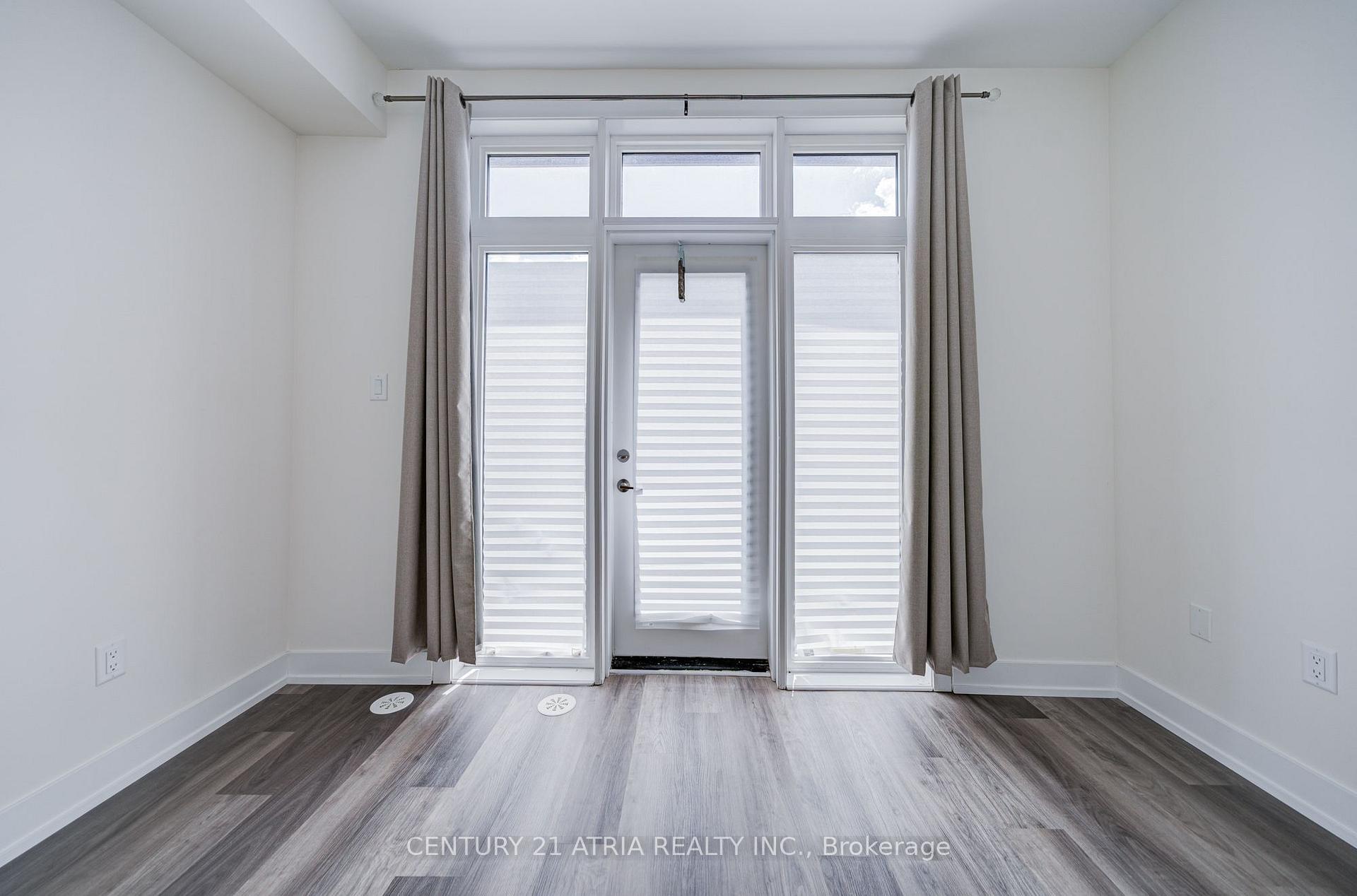 Photo 37 of Unit 18, 1 Bond Crescent, Richmond Hill, Oak Ridges — HOMEH