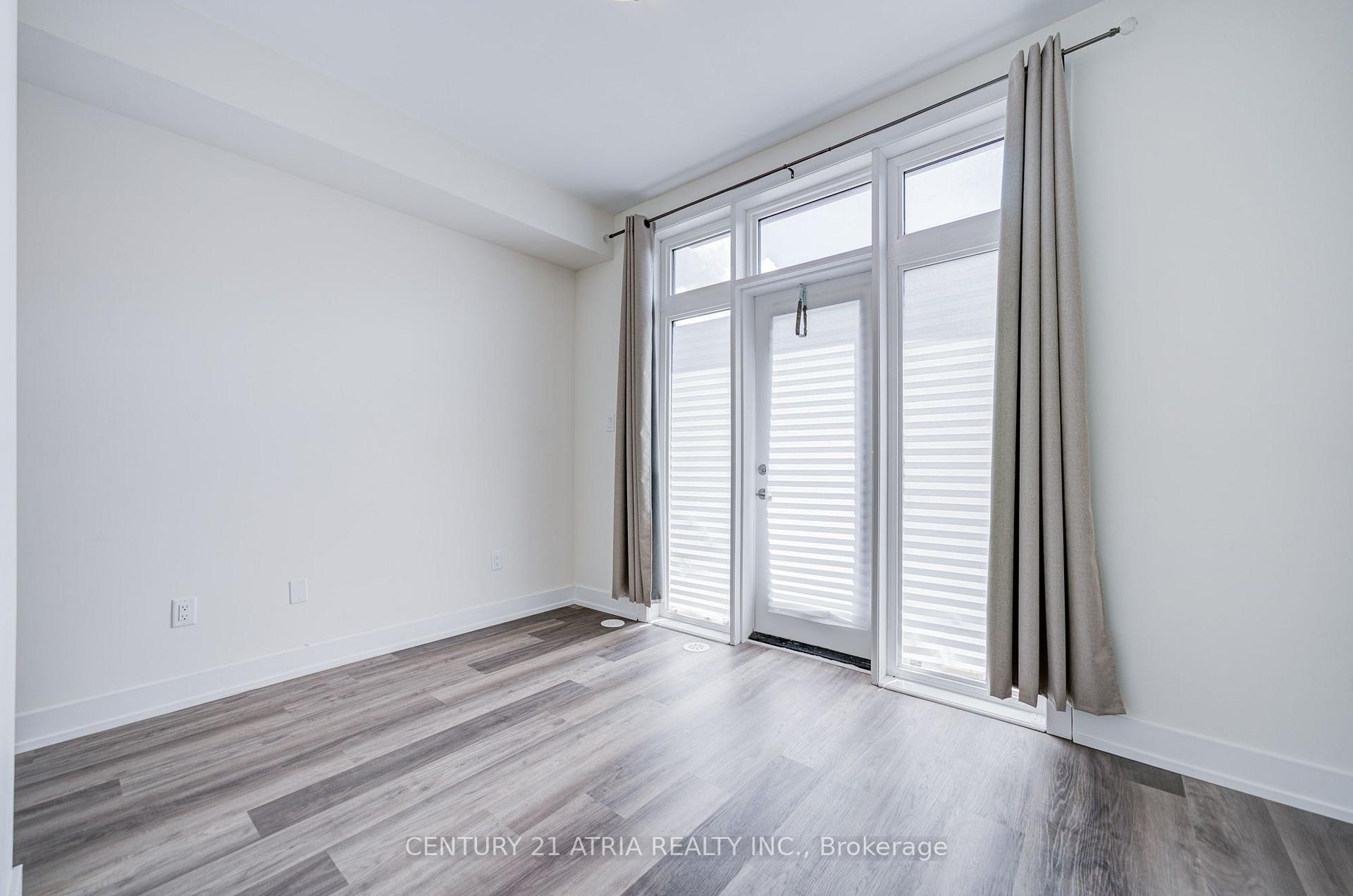 Photo 38 of Unit 18, 1 Bond Crescent, Richmond Hill, Oak Ridges — HOMEH