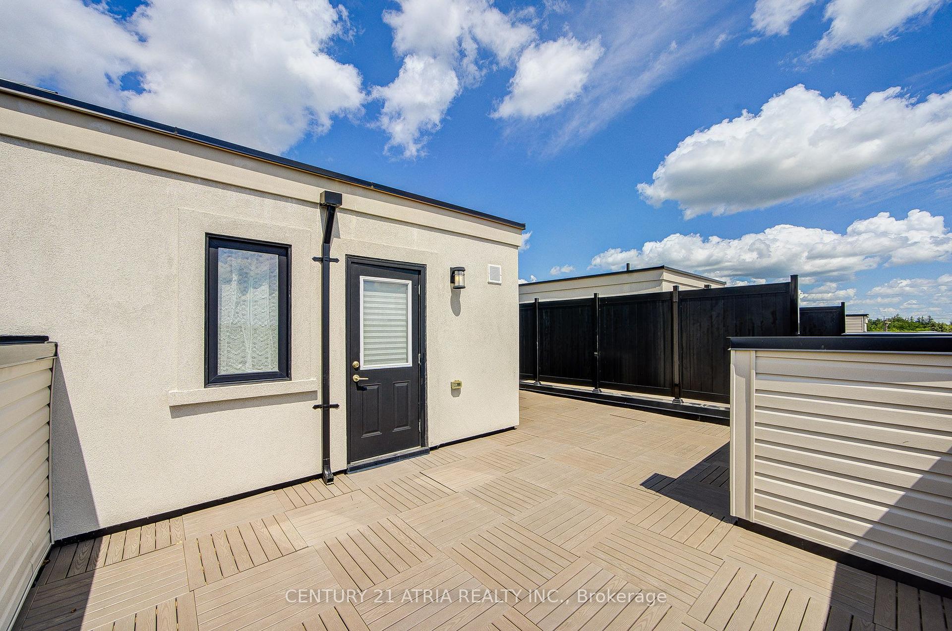 Photo 46 of Unit 18, 1 Bond Crescent, Richmond Hill, Oak Ridges — HOMEH