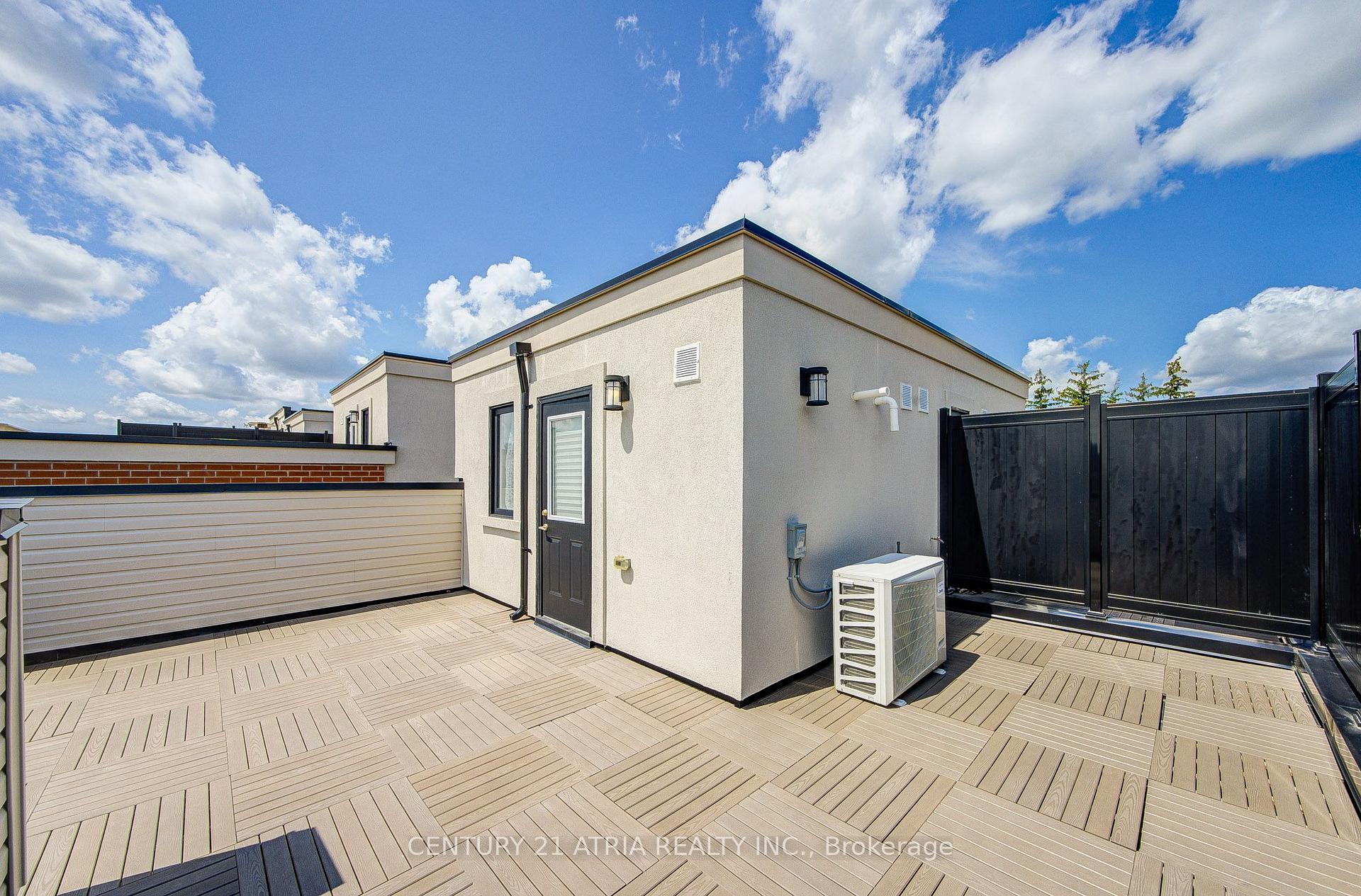 Photo 47 of Unit 18, 1 Bond Crescent, Richmond Hill, Oak Ridges — HOMEH