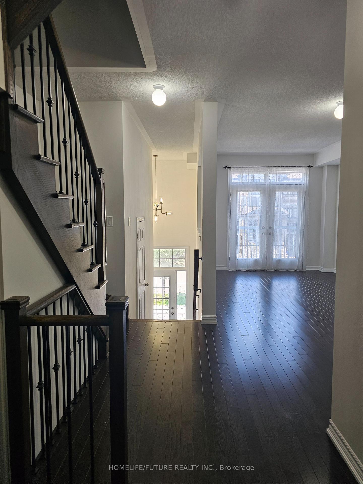 Photo 3 of 132 Sunset Terrace, Vaughan, Vellore Village — HOMEH