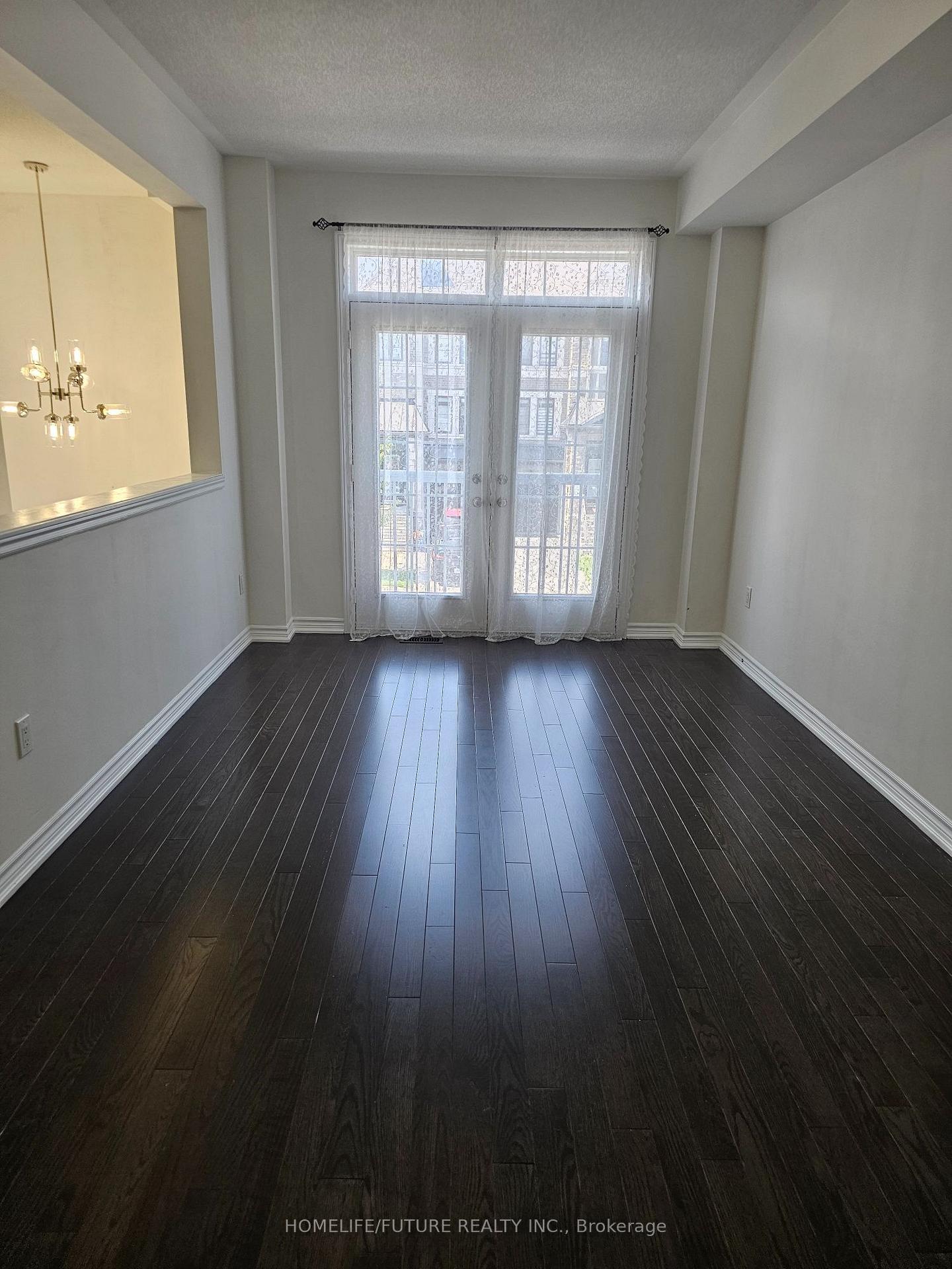 Photo 4 of 132 Sunset Terrace, Vaughan, Vellore Village — HOMEH