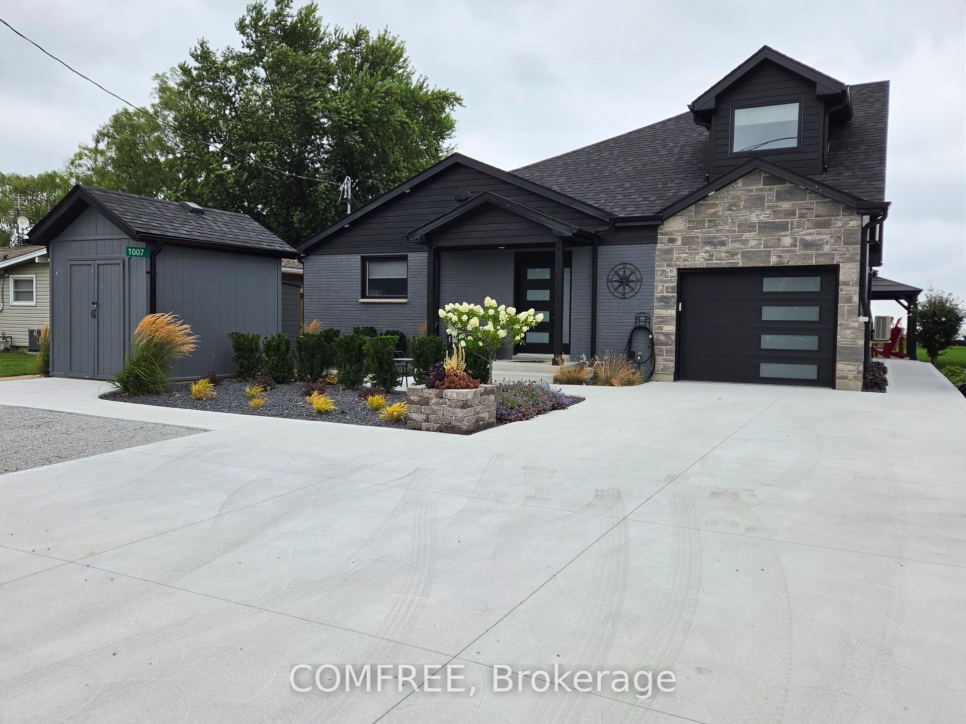 Photo 2 of 1007 Lakeshore Park, Lakeshore — HOMEH