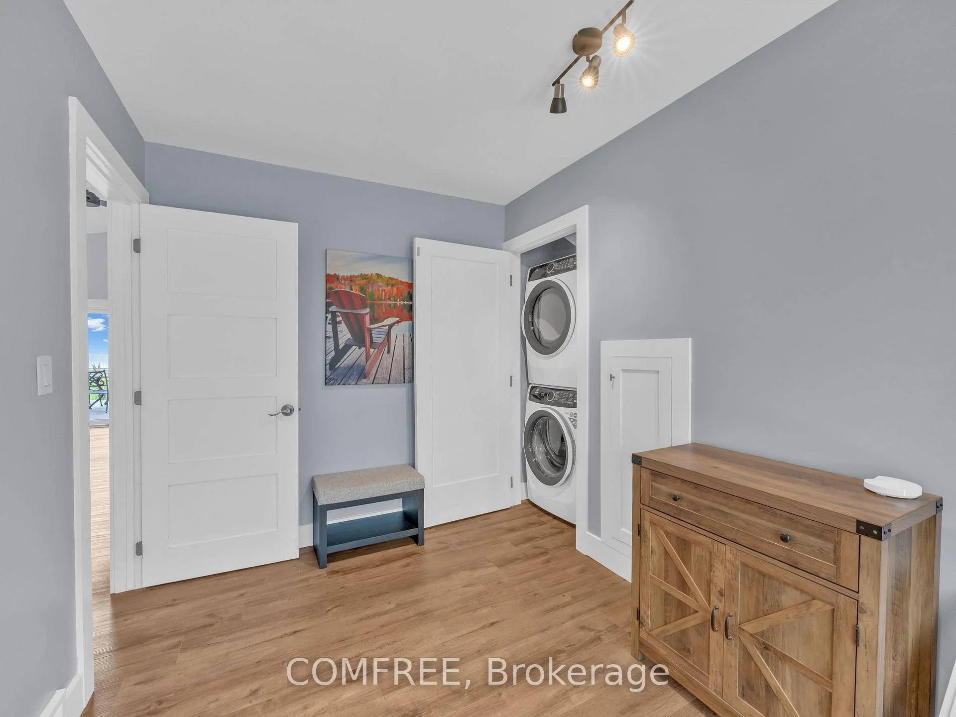 Photo 26 of 1007 Lakeshore Park, Lakeshore — HOMEH