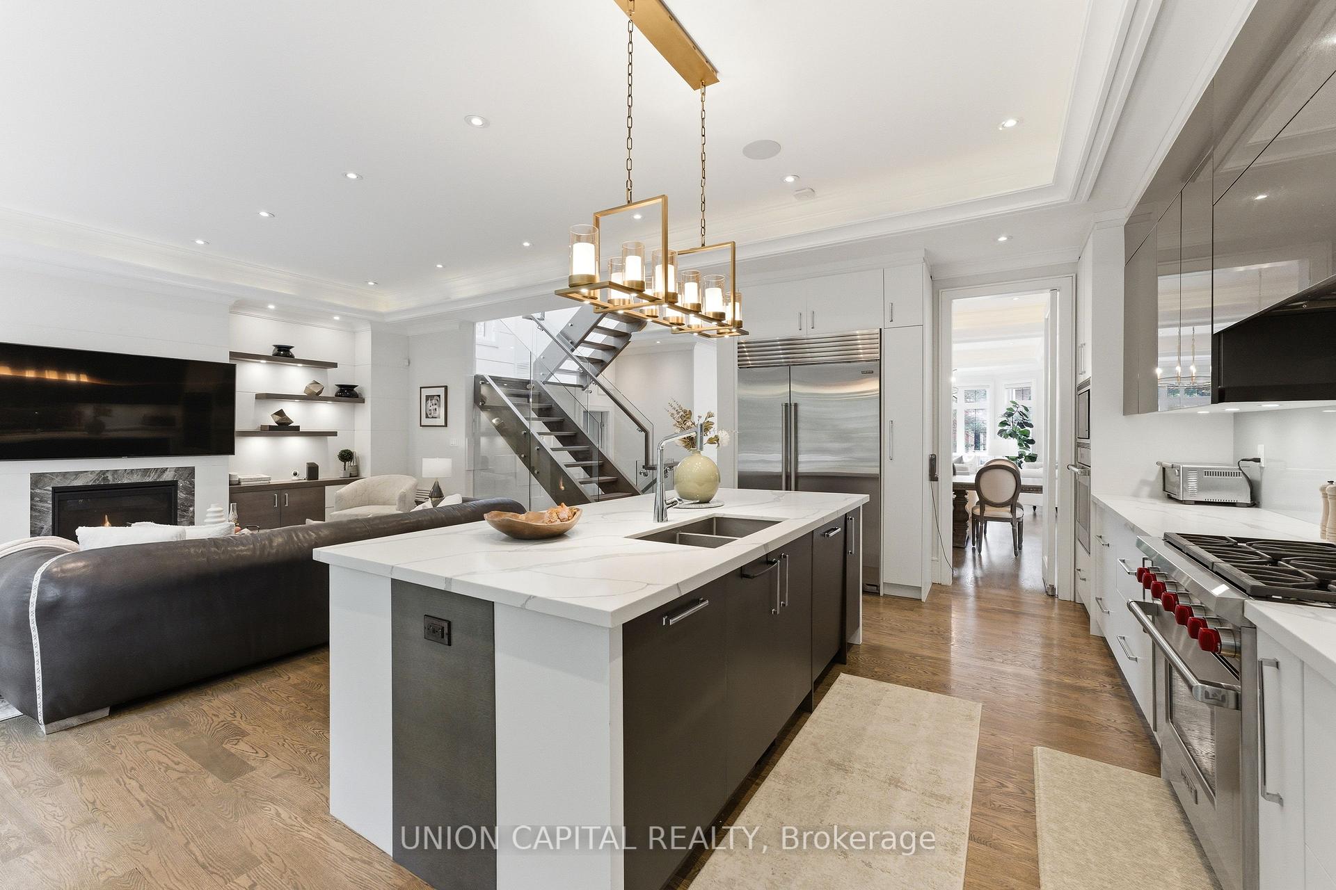 Photo 12 of 20 Walker Road, North York, Lansing-Westgate — HOMEH
