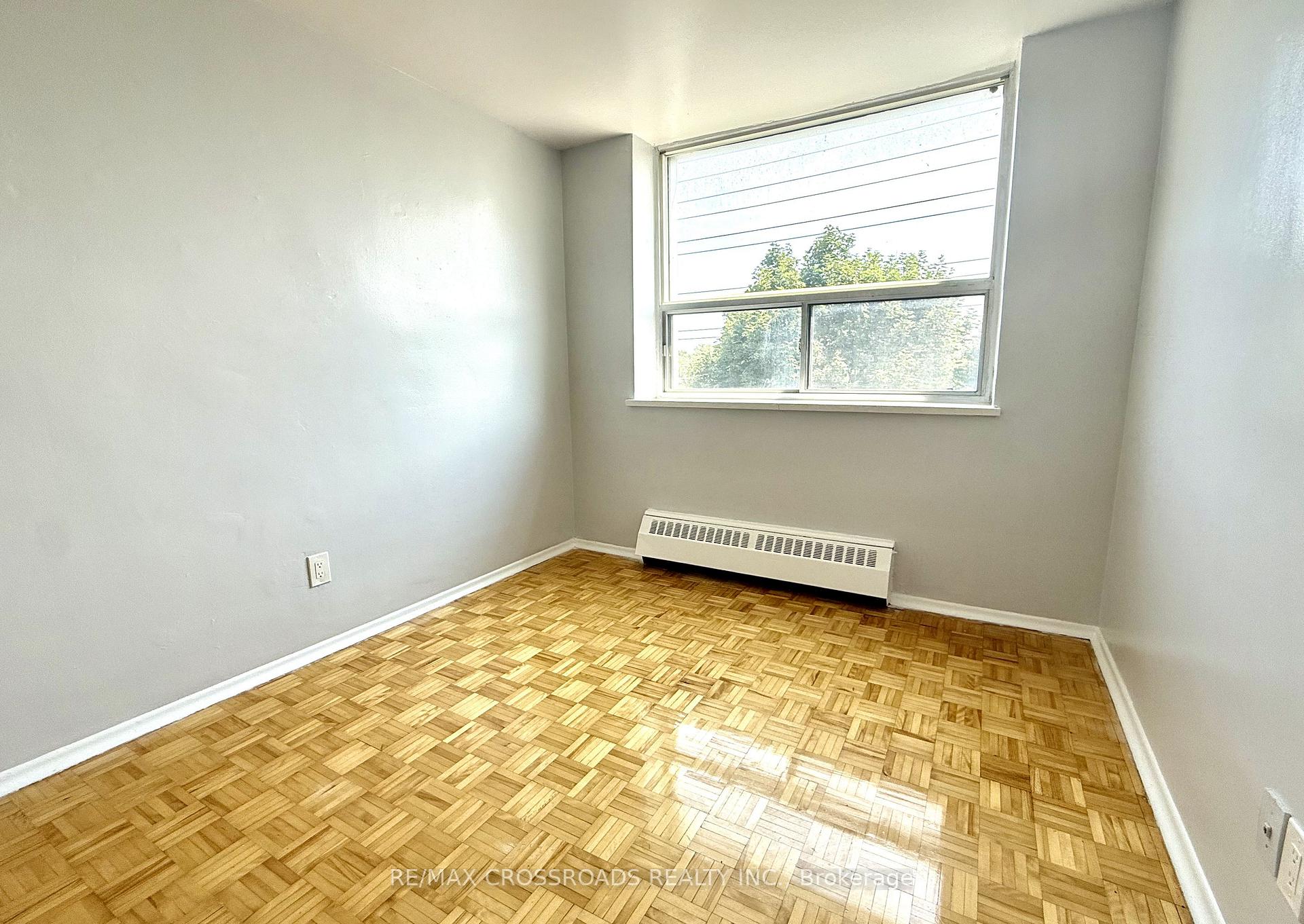 Photo 5 of Unit 410, 363 Lakeshore Road E, Mississauga, Lakeview — HOMEH
