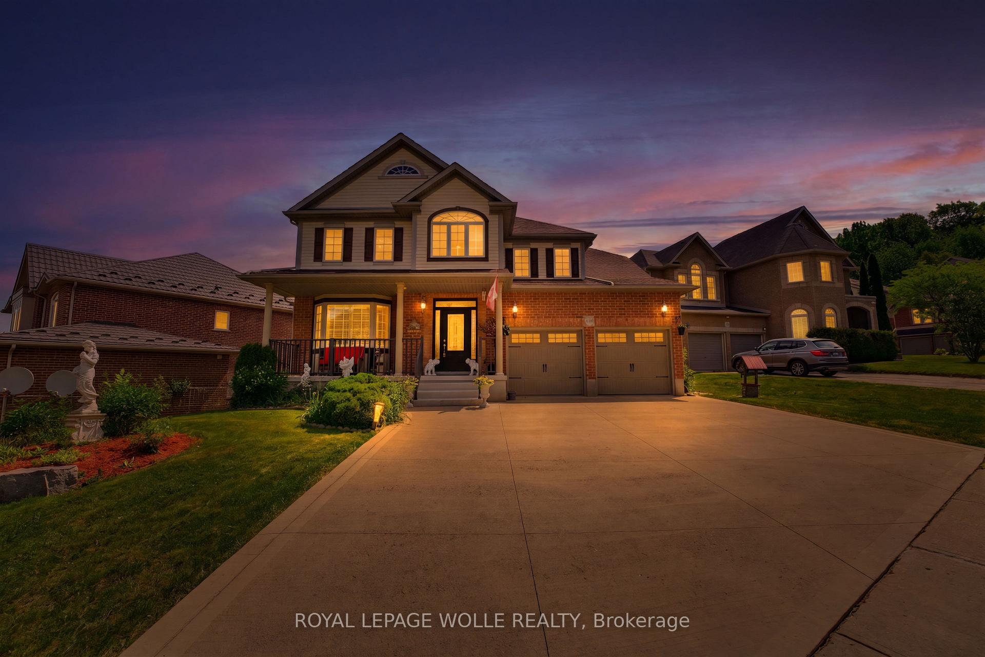 Photo 2 of 805 Munich Circle, Waterloo, Clair Hills — HOMEH