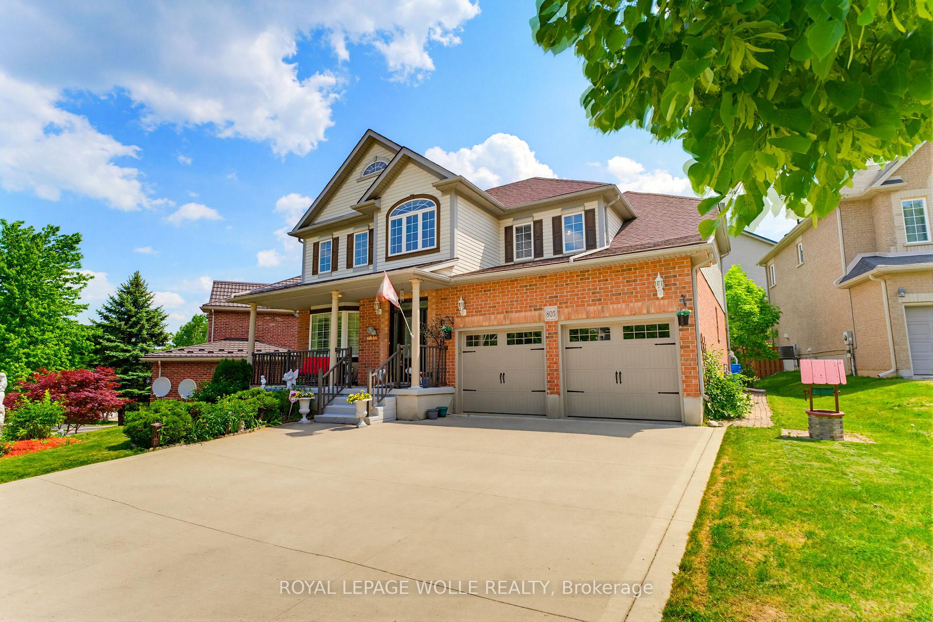 Photo 3 of 805 Munich Circle, Waterloo, Clair Hills — HOMEH