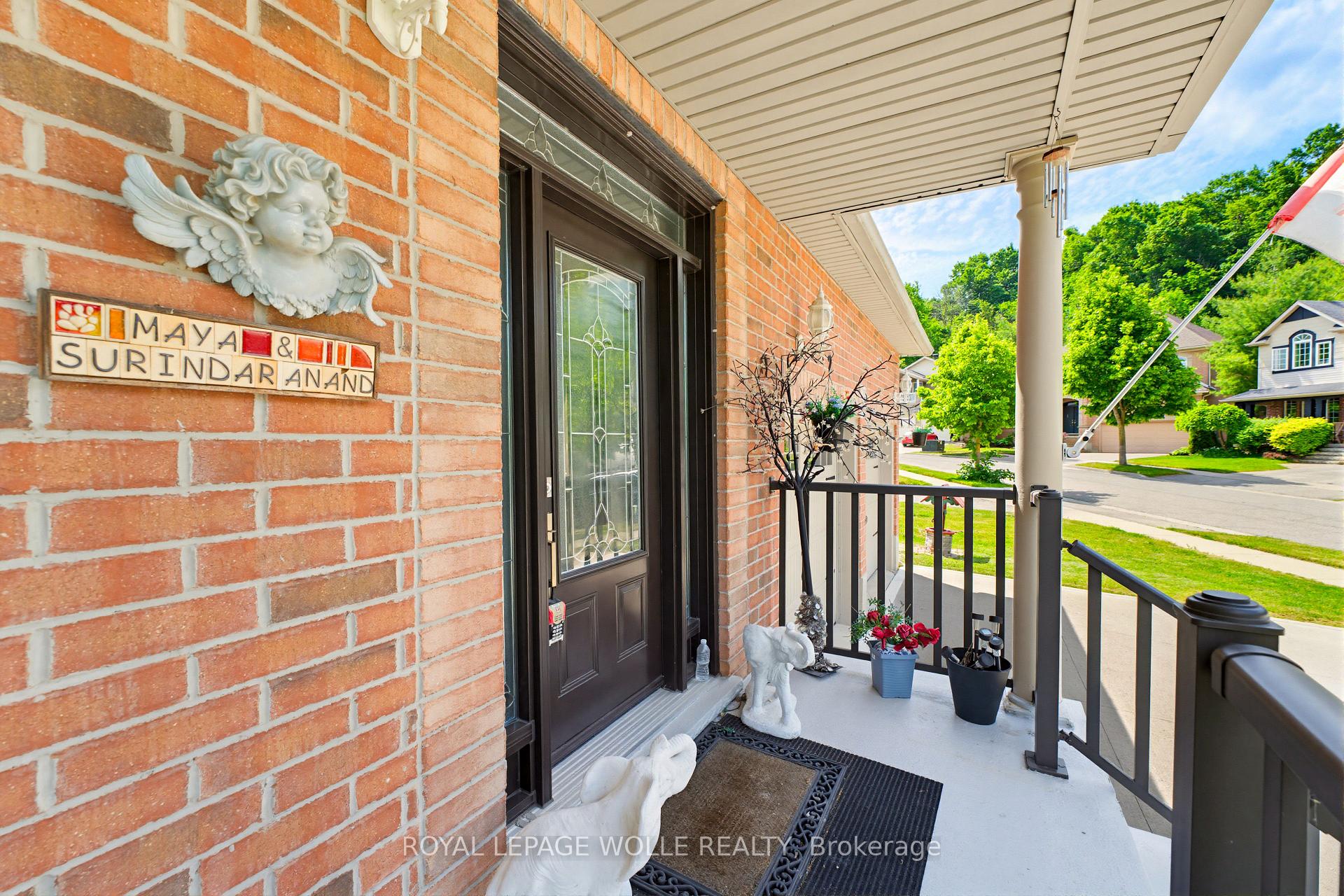 Photo 6 of 805 Munich Circle, Waterloo, Clair Hills — HOMEH